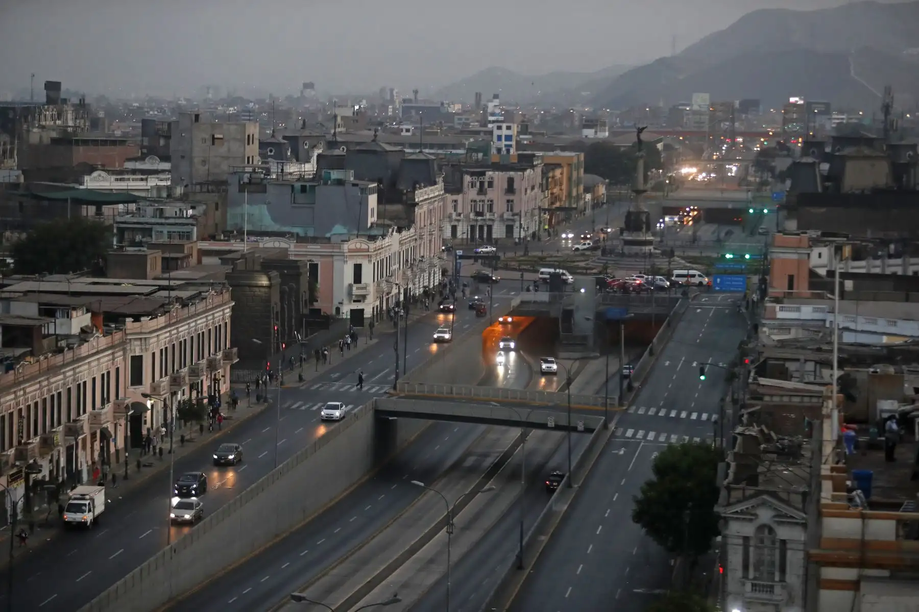 El Gobierno dispuso la inmovilización social obligatoria de todas las personas en sus domicilios en Lima Metropolitana y la provincia constitucional del Callao desde las 02.00 hasta las 23.59 horas de hoy martes 5 de abril. Foto: ANDINA/Renato Pajuelo