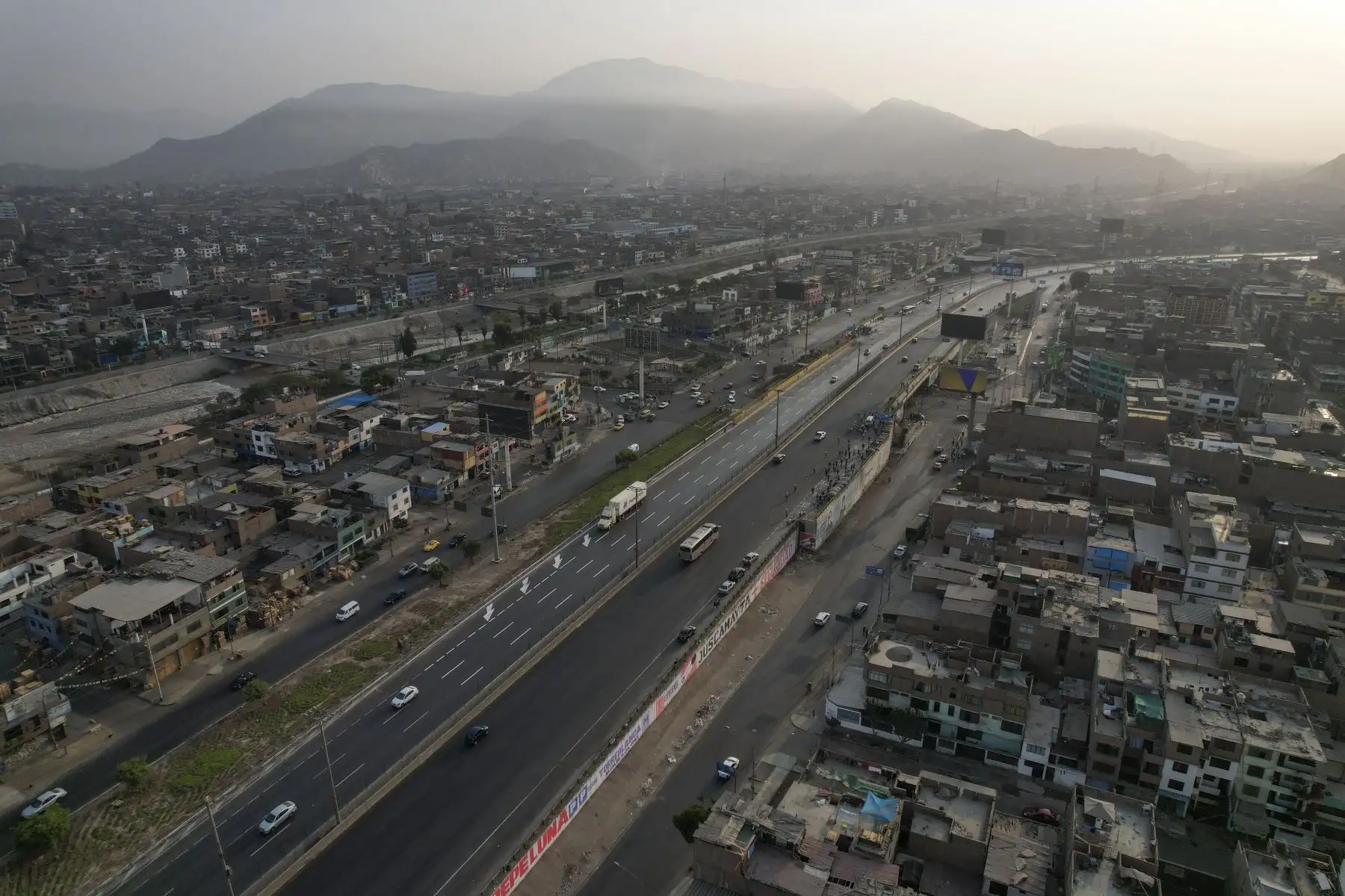 Estado de Emergencia en Lima y Callao. Vista panorámica de vía evitamiento a la altura de Puente Nuevo. Foto: ANDINA/Renato Pajuelo