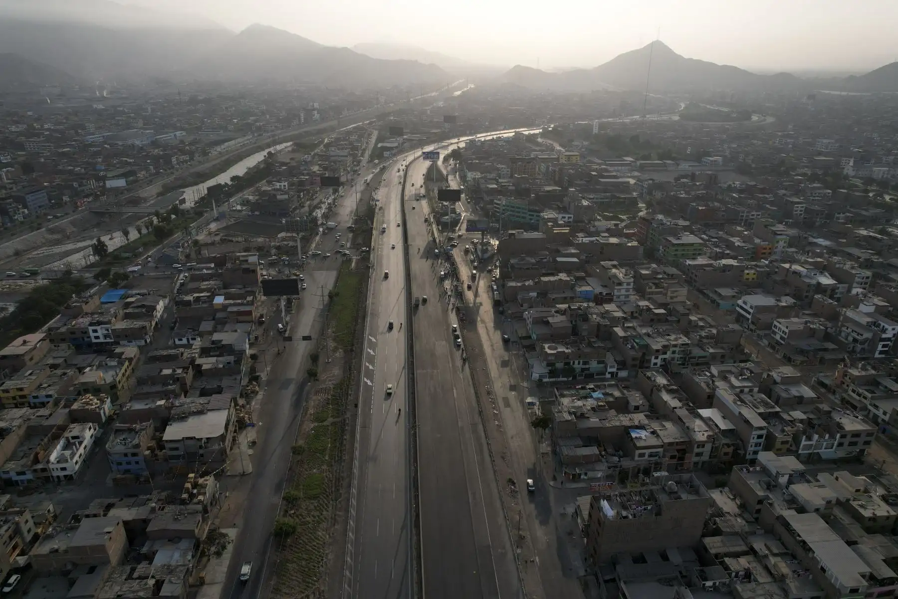 Estado de Emergencia en Lima y Callao. Vista panorámica de vía evitamiento a la altura de Puente Nuevo. Foto: ANDINA/Renato Pajuelo