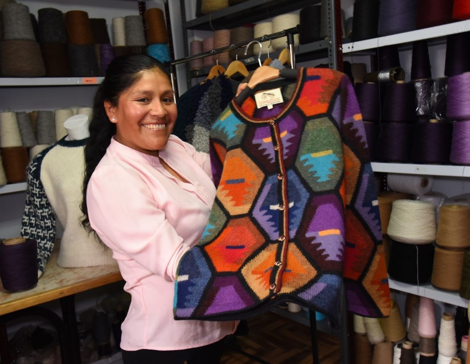 Conoce a Maritza Pacori, la puneña que conquista el mundo con su arte textil hecho a mano y una  de las ganadorasa del programa Turismo Bicentenario. Foto: Juan Humberto Ccopa