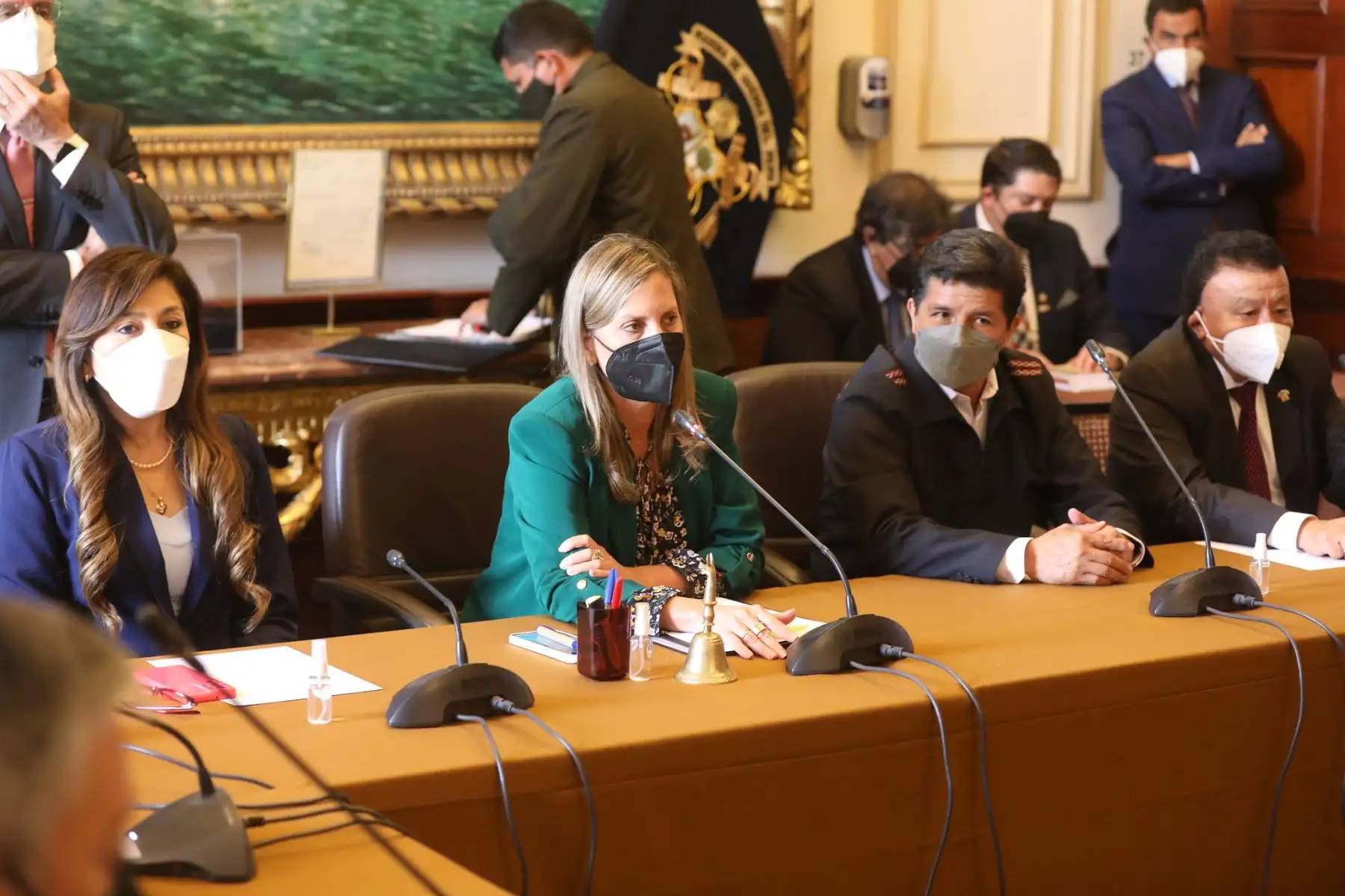 El presidente Pedro Castillo y ministros de Estado se reúnen con integrantes de la Mesa Directiva y voceros de bancadas, en atención a la invitación formulada por el Parlamento. Foto: Congreso