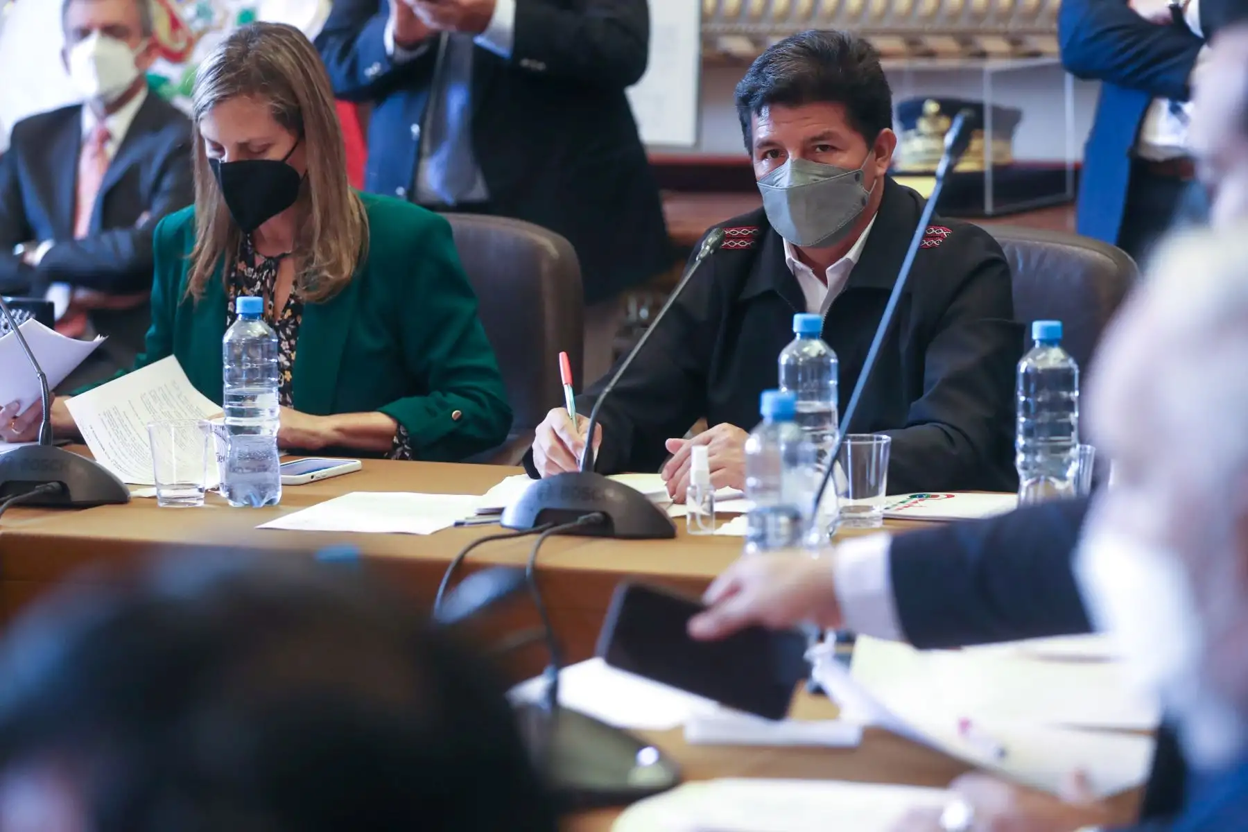 El presidente Pedro Castillo y ministros de Estado se reúnen con integrantes de la Mesa Directiva y voceros de bancadas, en atención a la invitación formulada por el Parlamento. Foto: Congreso