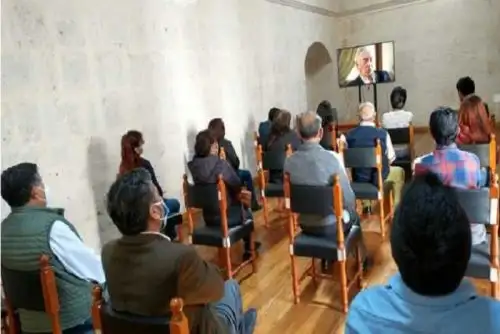 En las instalaciones de la biblioteca personal del Nobel se presentó el documental “Vida de Mario Vargas Llosa”, proyecto audiovisual que muestra diferentes aspectos de la vida personal y política que marcaron al escritor.