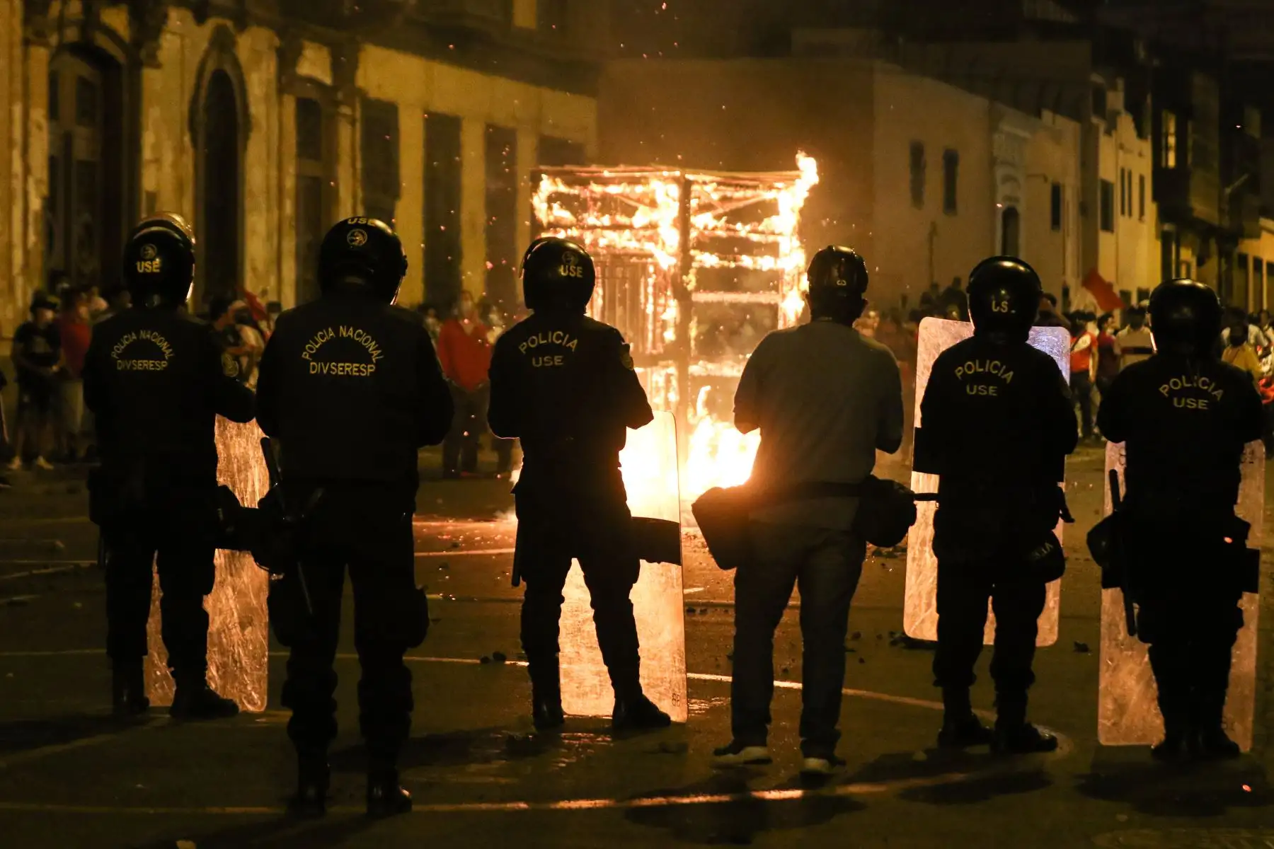 Destrozos producidos durante las manifestaciones en la avenida Abancay. 
Foto: ANDINA/ Eddy Ramos