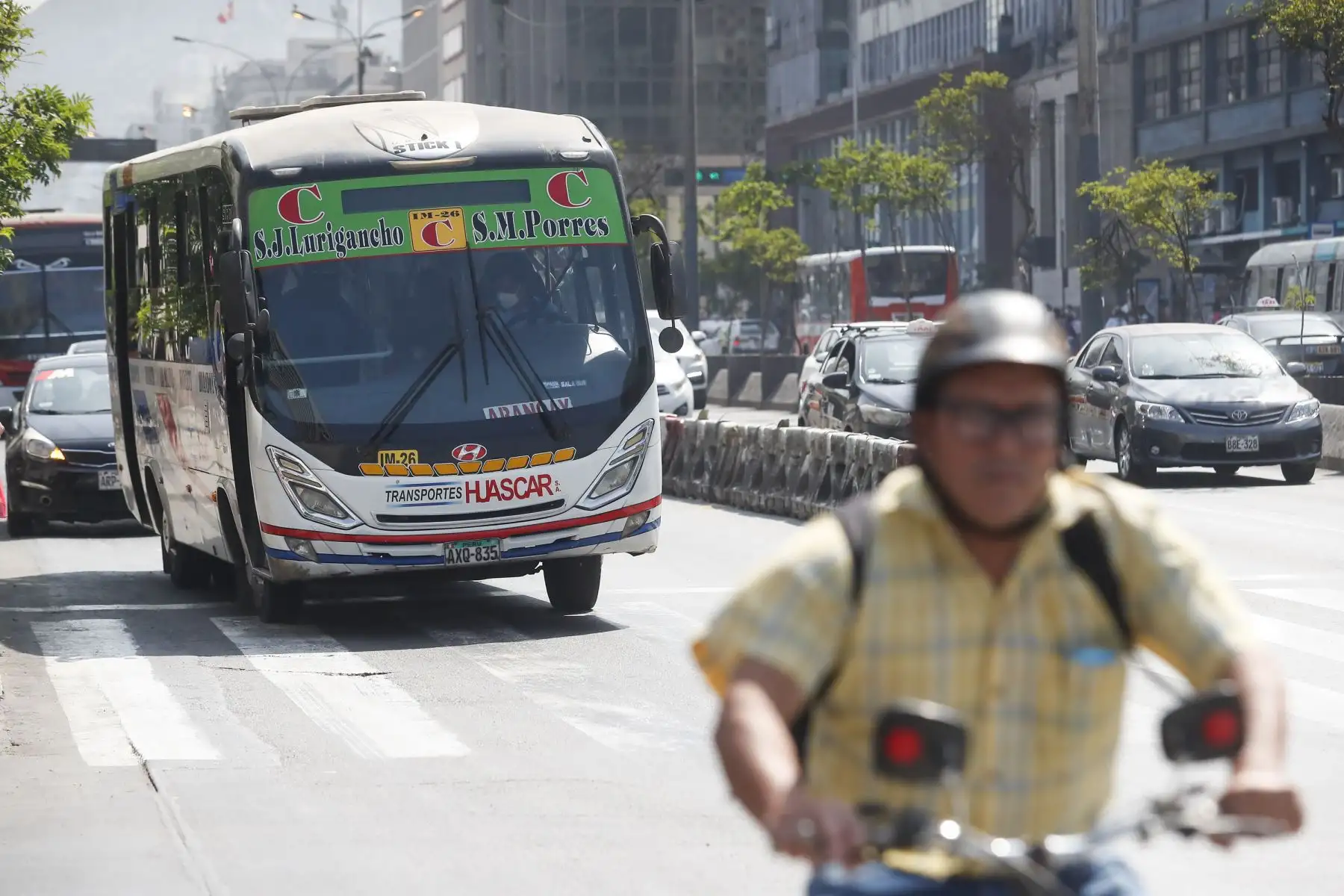 Este es el panorama actual del tránsito vehicular en la avenida Abancay, en el Centro de Lima. Foto: ANDINA/Renato Pajuelo