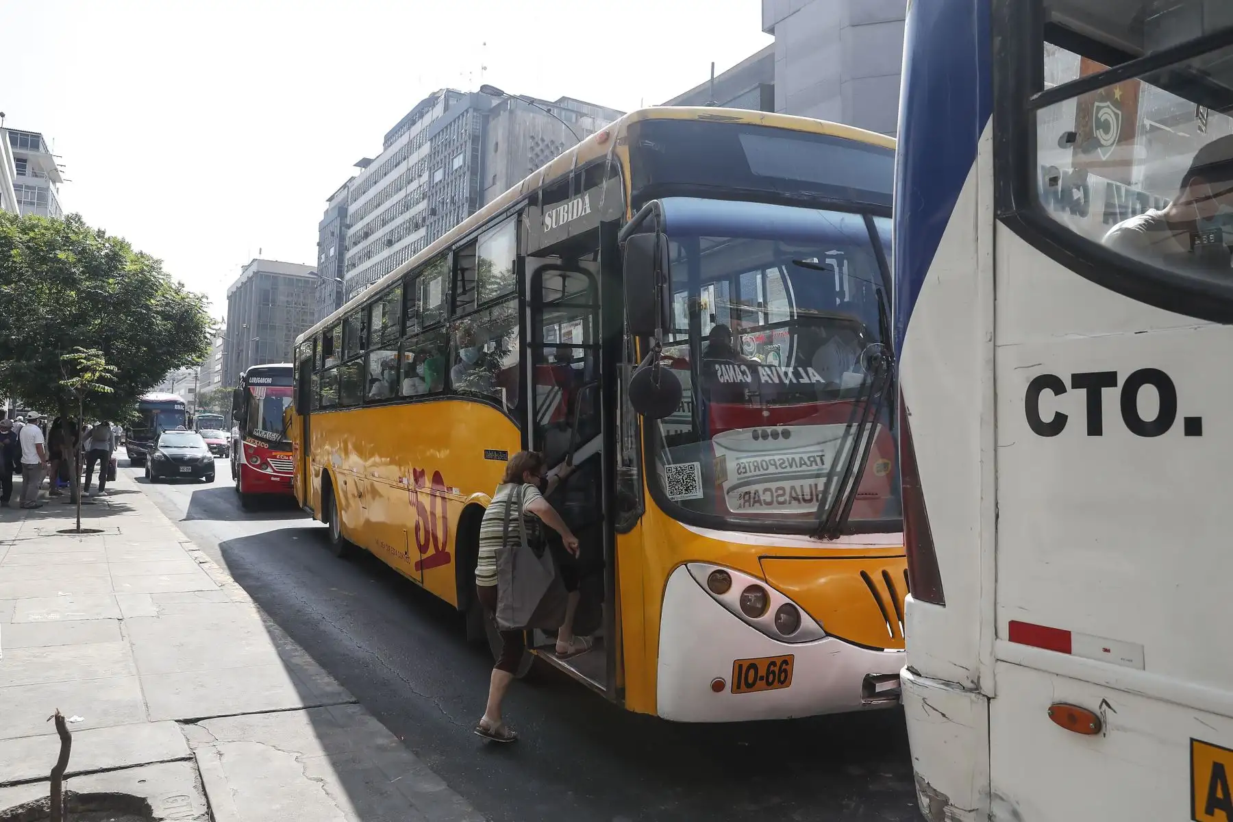 ¡Atención! Desde el 13 de diciembre se reubicarán paraderos en la av. Abancay. Foto: ANDINA/Renato Pajuelo