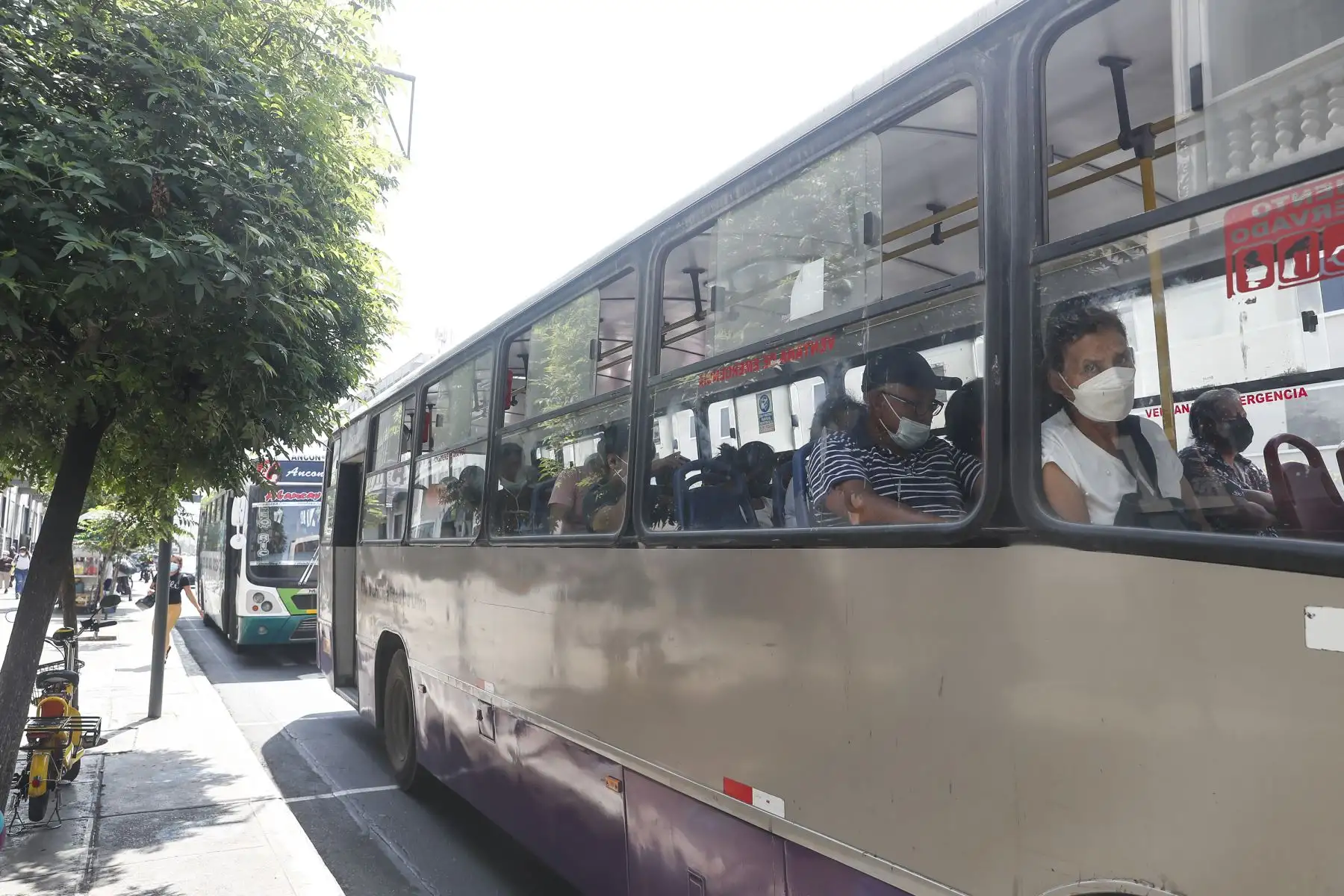 Este es el panorama actual del tránsito vehicular en la avenida Abancay, en el Centro de Lima. Foto: ANDINA/Renato Pajuelo