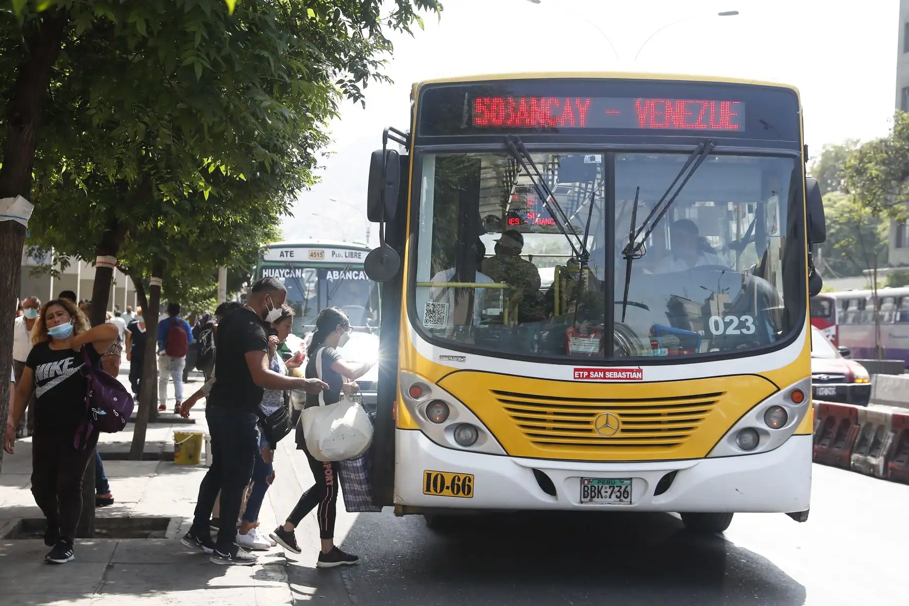 Este es el panorama actual del tránsito vehicular en la avenida Abancay, en el Centro de Lima. Foto: ANDINA/Renato Pajuelo