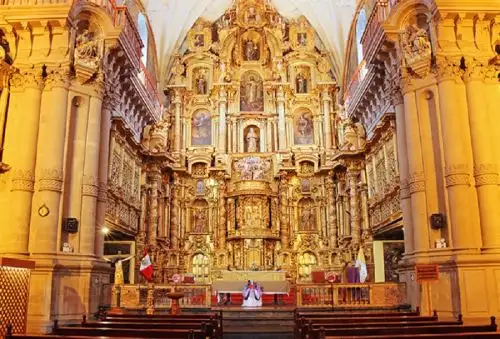 La Ruta del Barroco Andino se inicia en el templo de La Compañía, ubicado en la Plaza de Armas de Cusco, y es uno de los templos más significativos de este estilo arquitectónico. Fotos: Página web de la Ruta del Barroco Andino.