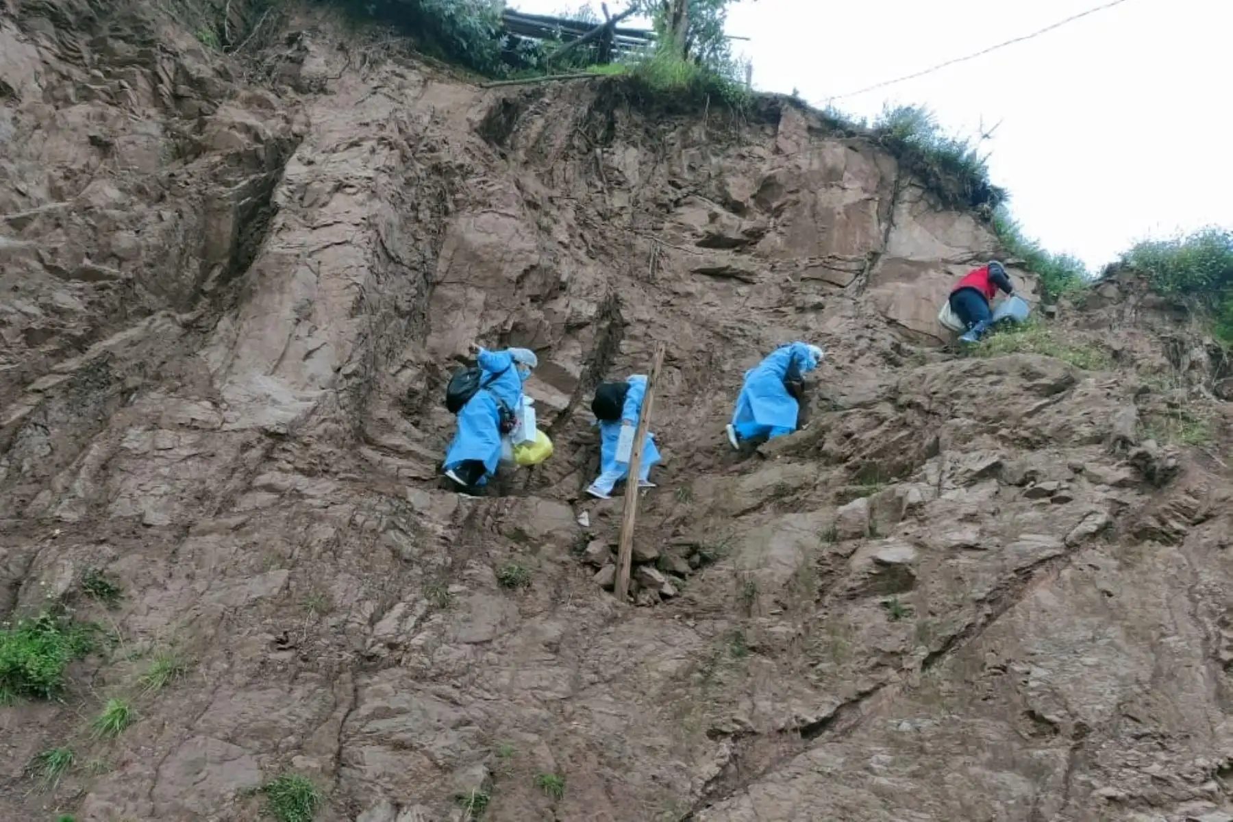 No hay obstáculo para las brigadas de vacunación cuando se trata de proteger a la población de las zonas más alejadas del país contra la COVID-19. Foto: MINSA