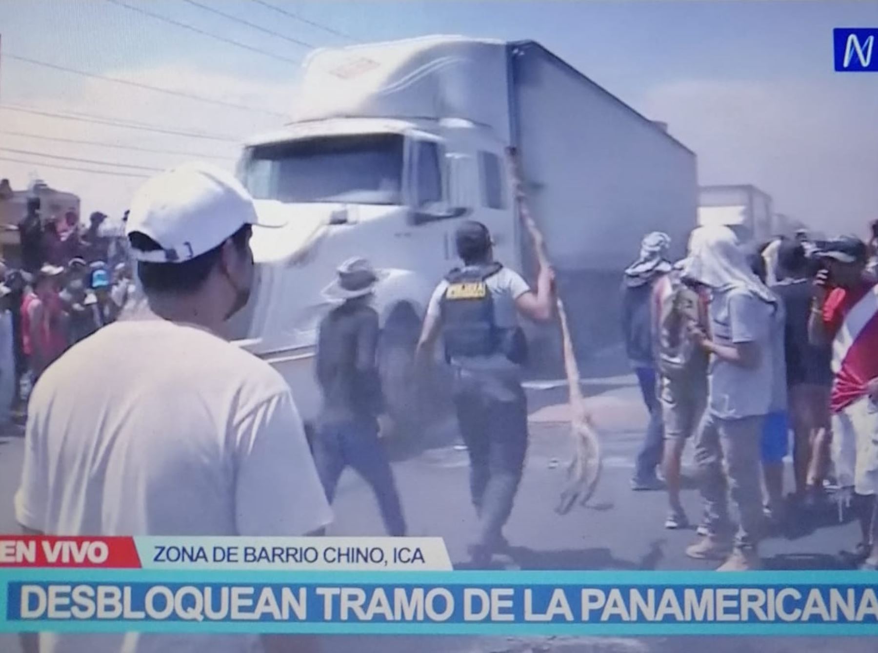 Se restablece el tránsito de vehículos en la carretera Panamericana Sur luego de que manifestantes otorgaran una tregua de dos horas.