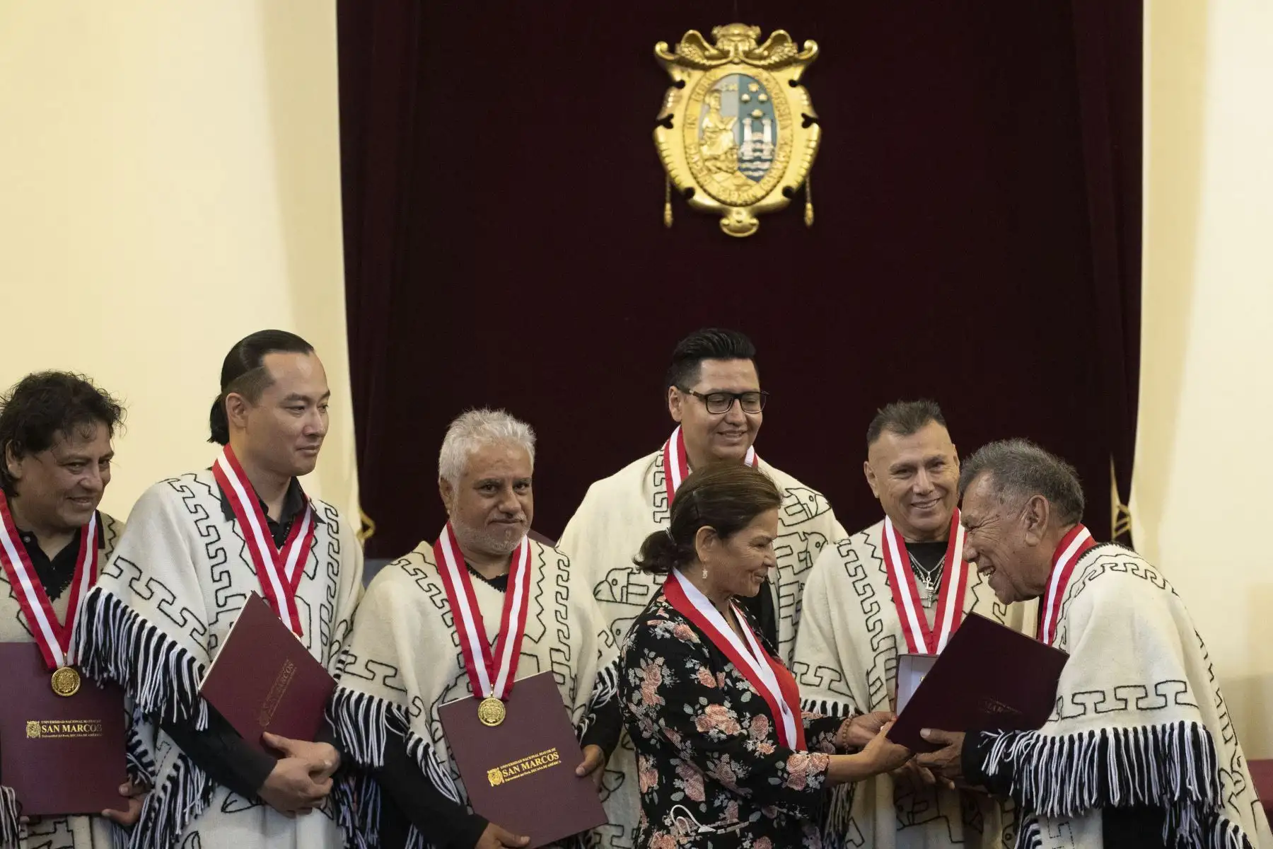 Universidad Nacional Mayor de San Marcos rinde homenaje y condecoró a Los Kjarkas de Bolivia  por sus 50 años de trayectoria. Foto: ANDINA/Carla Patiño