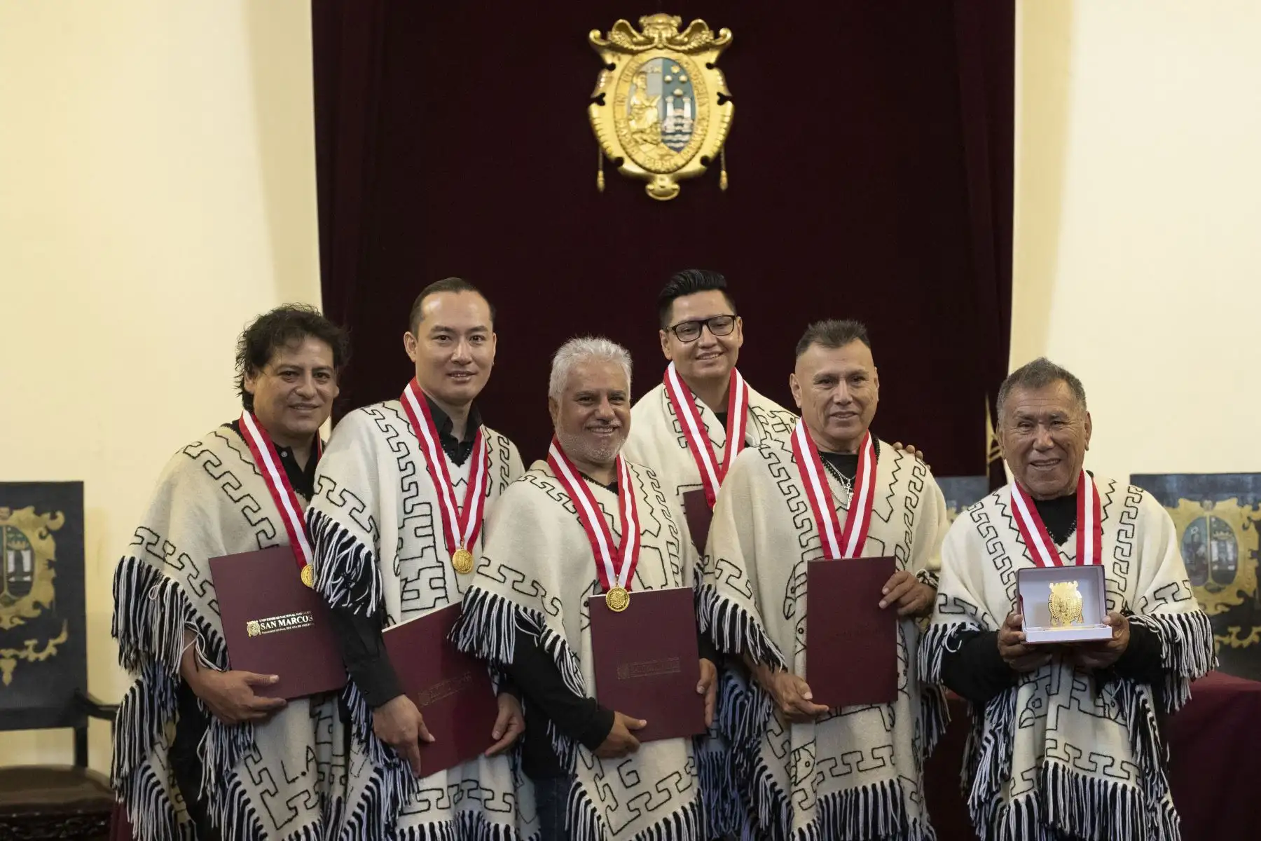 Universidad Nacional Mayor de San Marcos rinde homenaje y condecoró a Los Kjarkas de Bolivia  por sus 50 años de trayectoria. Foto: ANDINA/Carla Patiño