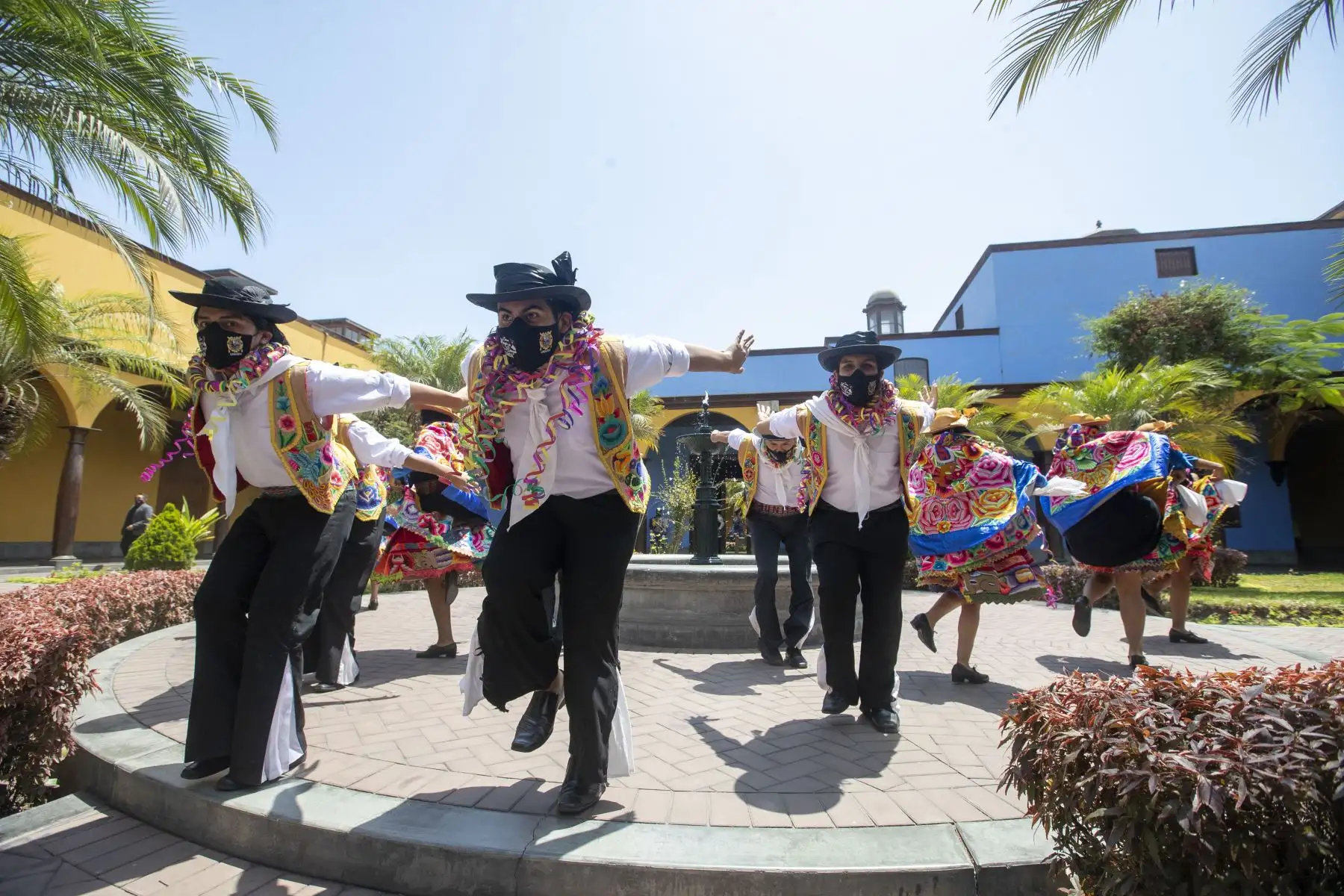 Universidad Nacional Mayor de San Marcos rinde homenaje y condecoró a Los Kjarkas de Bolivia  por sus 50 años de trayectoria. Foto: ANDINA/Carla Patiño
