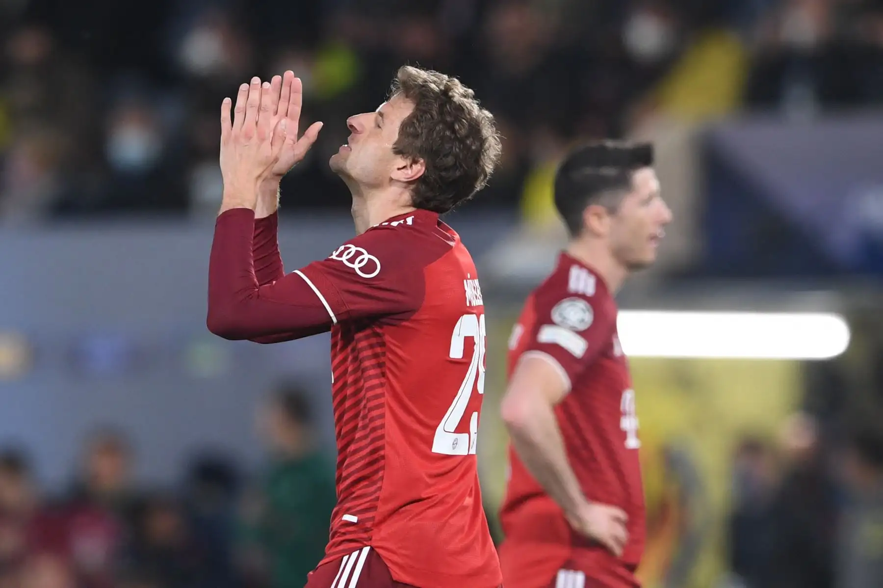 El delantero alemán del Bayern de Múnich, Thomas Mueller, reacciona durante el partido de ida de los cuartos de final de la Liga de Campeones de la UEFA entre el Villarreal CF y el Bayern de Múnich en el estadio La Ceramica de Vila-real el 6 de abril de 2022.
Christof STCHE / AFP
Foto:ANDINA/ AFP