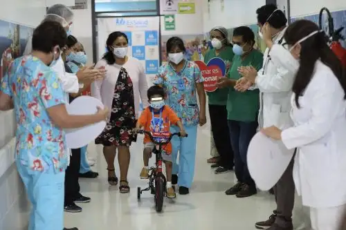 El pequeño Enoc fue dado de alta médica luego de la exitosa operación de trasplante de corazón. Foto: ANDINA/Difusión