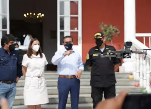 Empresa privada de La Libertad donó un dron de última generación a la Policía Nacional para combatir la delincuencia en esa región. Foto: Luis Puell
