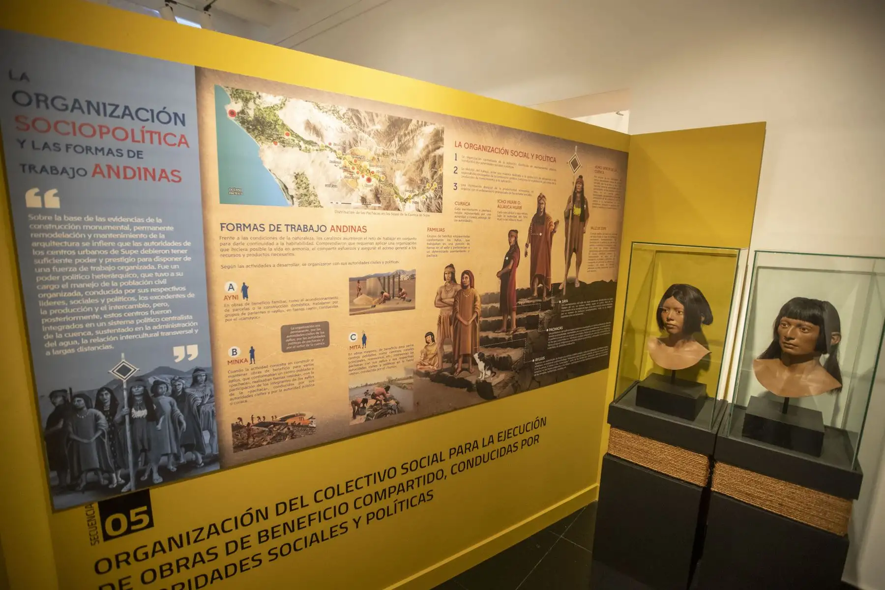 En ambos espacios encontrarás recursos museográficos como gigantografías, esculturas hiperrealistas, elementos audiovisuales (videos y pantallas interactivas), además de las piezas arqueológicas, como las esculturas halladas en las investigaciones realizadas en doce centros urbanos en los que investiga actualmente el equipo multidisciplinario de la Zona Arqueológica Caral.