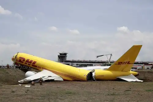 Según información oficial, la tripulación de la aeronave alertó a las autoridades locales de problemas hidráulicos. Foto: EFE