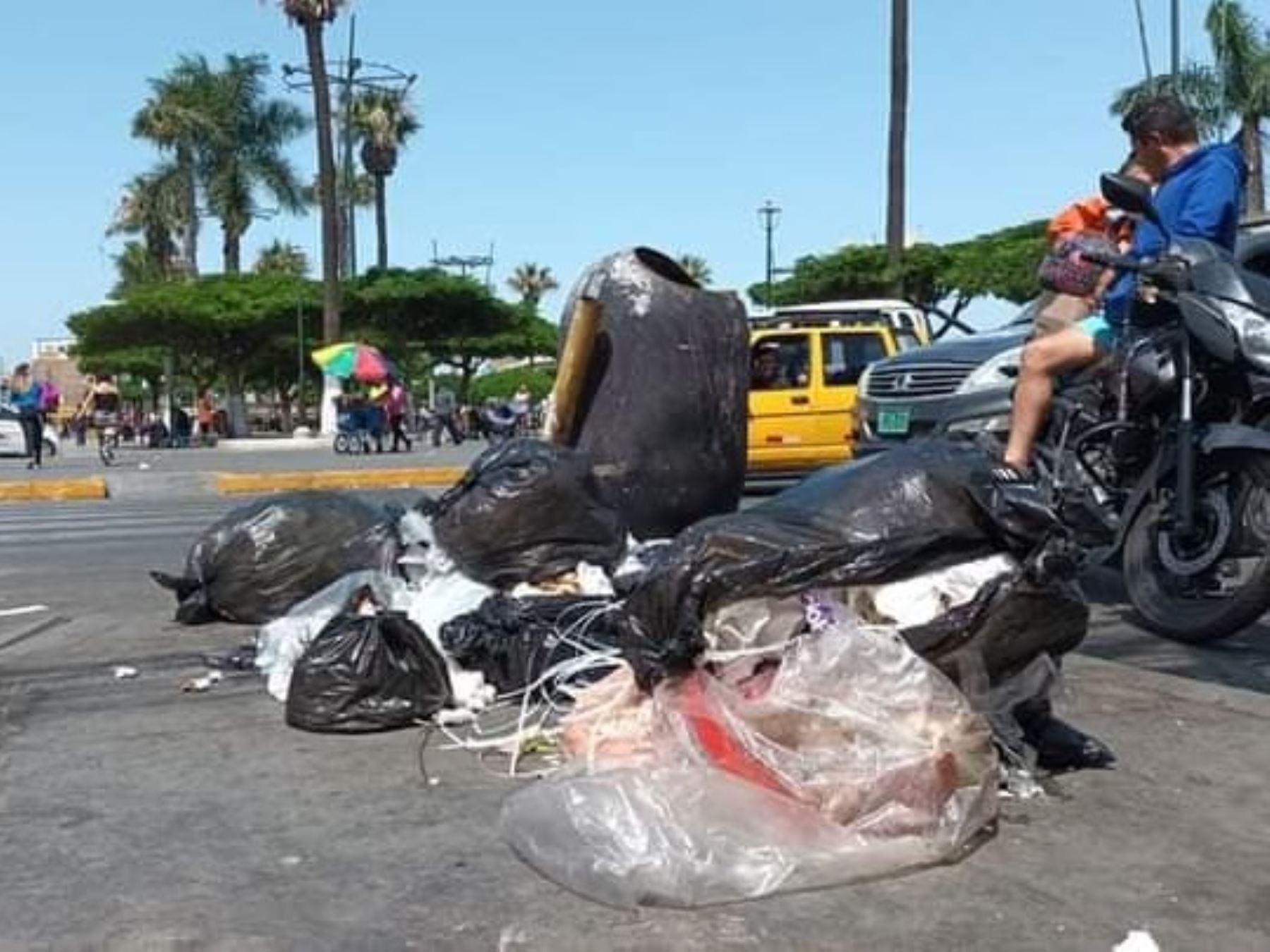 La ciudad de Chimbote es afectada por huelga de trabajadores municipales y sus calles lucen descuidadas y basura acumulada. Foto: ANDINA/difusión.