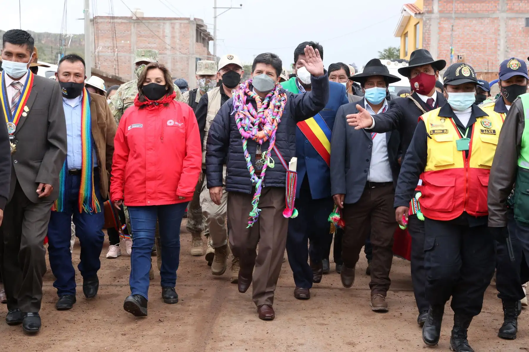 Jefe de Estado, Pedro Castillo, participa en la entrega de alimentos del Programa Qali Warma a la población vulnerable del distrito de Huata, provincia de Puno.Foto: ANDINA/Prensa Presidencia