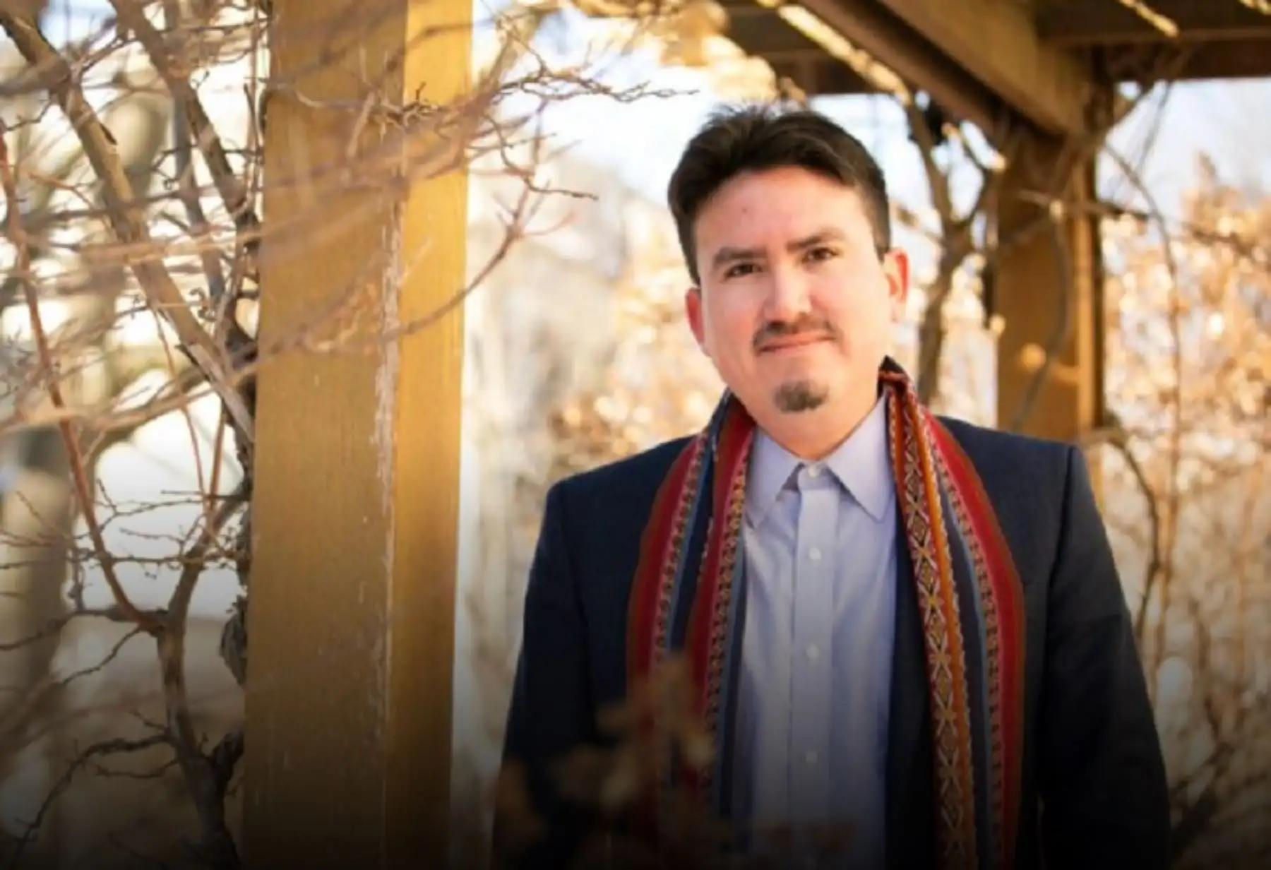 El docente peruano formado en la Universidad Nacional Mayor de San Marcos y en la actualidad director del Grupo de Estudios Latinx en la Universidad de Harvard (EE.UU.), Américo Mendoza-Mori, viene desarrollando una cruzada que promueve el conocimiento del idioma quechua y de la cultura andina en general. Foto: Stephanie Mitchell/Universidad de Harvard