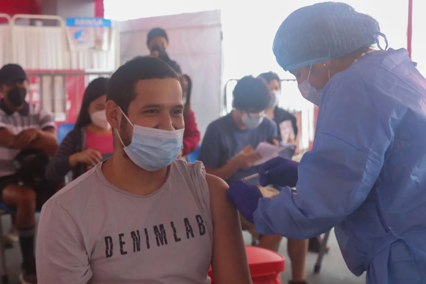 Minsa realiza jornada de  36 horas de vacunación contra la covid - 19 en el estadio Luis Gálvez Chipoco,en el distrito de Barranco. Foto: ANDINA/Eddy Ramos