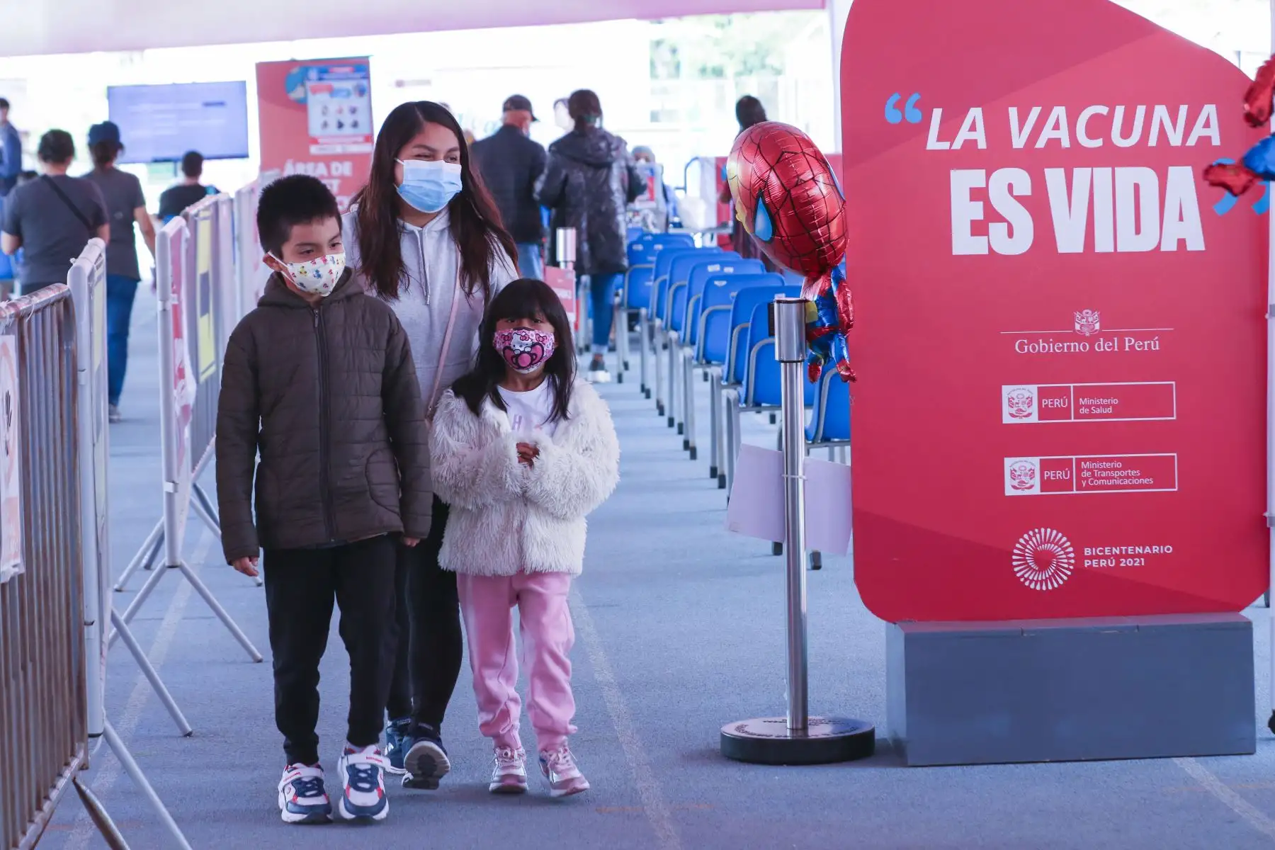 Minsa realiza jornada de  36 horas de vacunación contra la covid - 19 en el estadio Luis Gálvez Chipoco,en el distrito de Barranco. Foto: ANDINA/Eddy Ramos