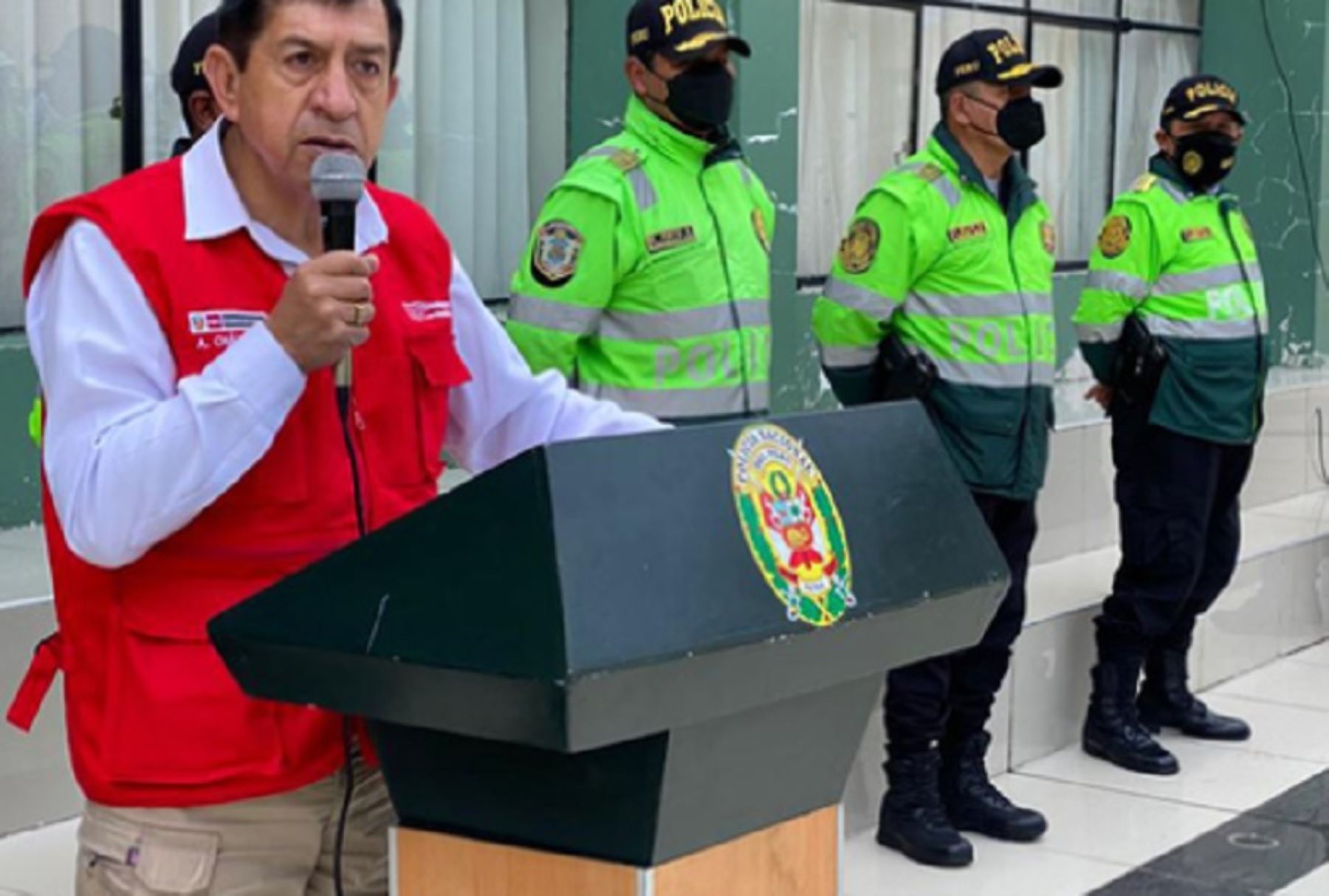 El ministro del Interior, Alfonso Chávarry Estrada, destacó hoy en Puno la labor que realiza la Sucamec y la Policía Nacional del Perú al presentar la recuperación de 81 armas de fuego, en solo una semana; así como productos de contrabando y la recuperación de vehículos de dudosa procedencia.