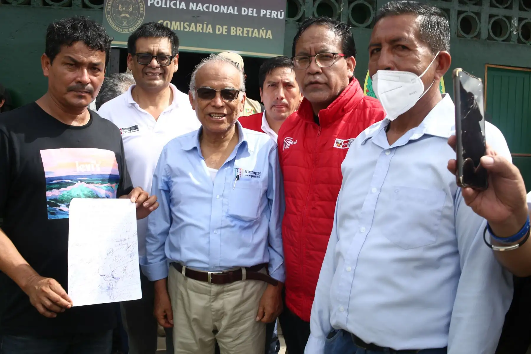 La Comisión de Alto Nivel del Poder Ejecutivo, encabezada por el presidente del Consejo de Ministros, Aníbal Torres, participó en la firma de un acta de compromiso destinada a garantizar la participación en el diálogo y la atención a la población del distrito de Puinahua, Loreto. Foto: ANDINA/PCM
