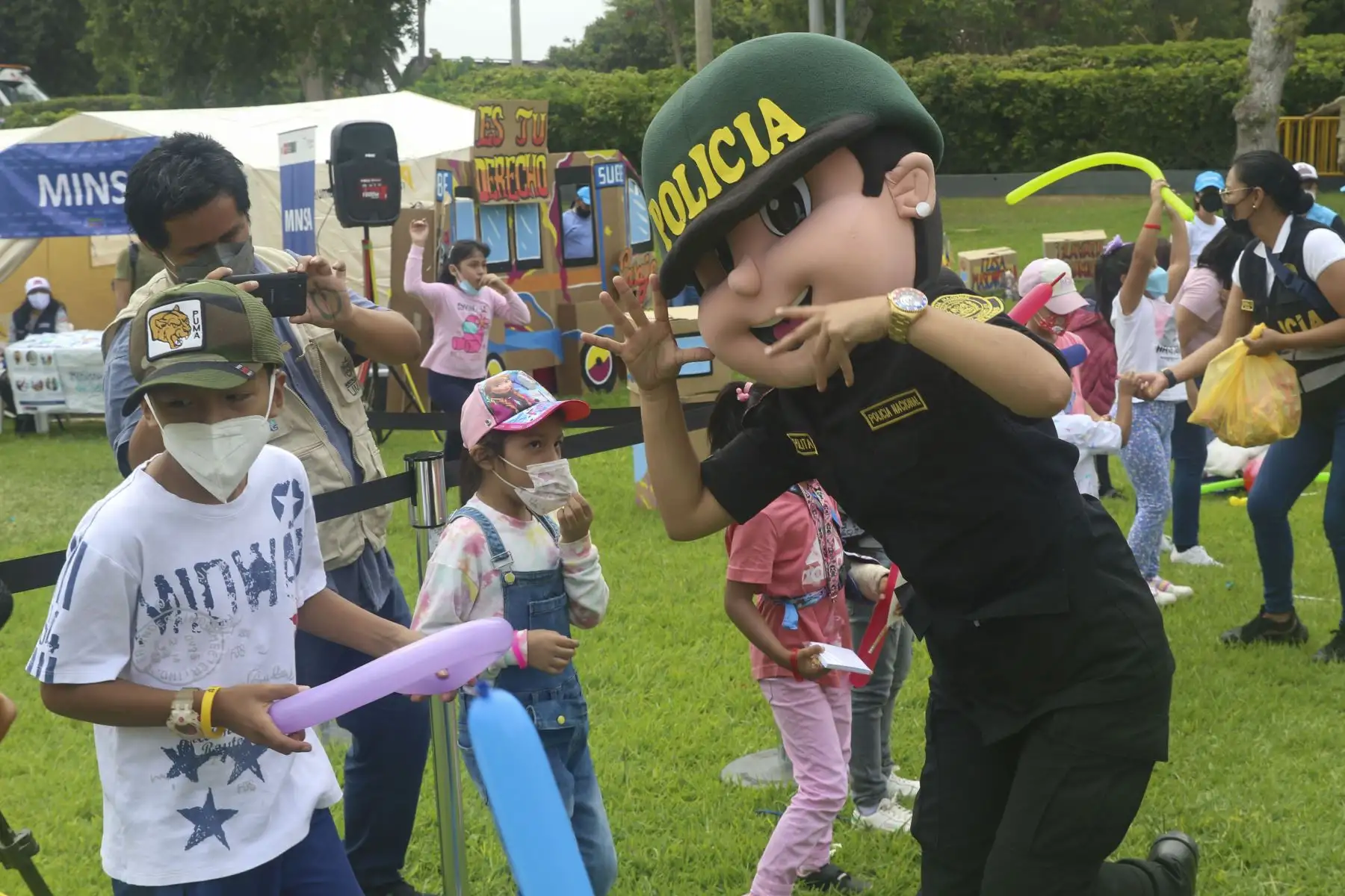 En el marco de las celebraciones por el Día del Niño Peruano, el ministerio de Salud viene realizando una campaña multisectorial de servicios de salud contra la covid 19 en el Parque de las Leyendas en San Miguel. Foto: ANDINA/ Eddy Ramos