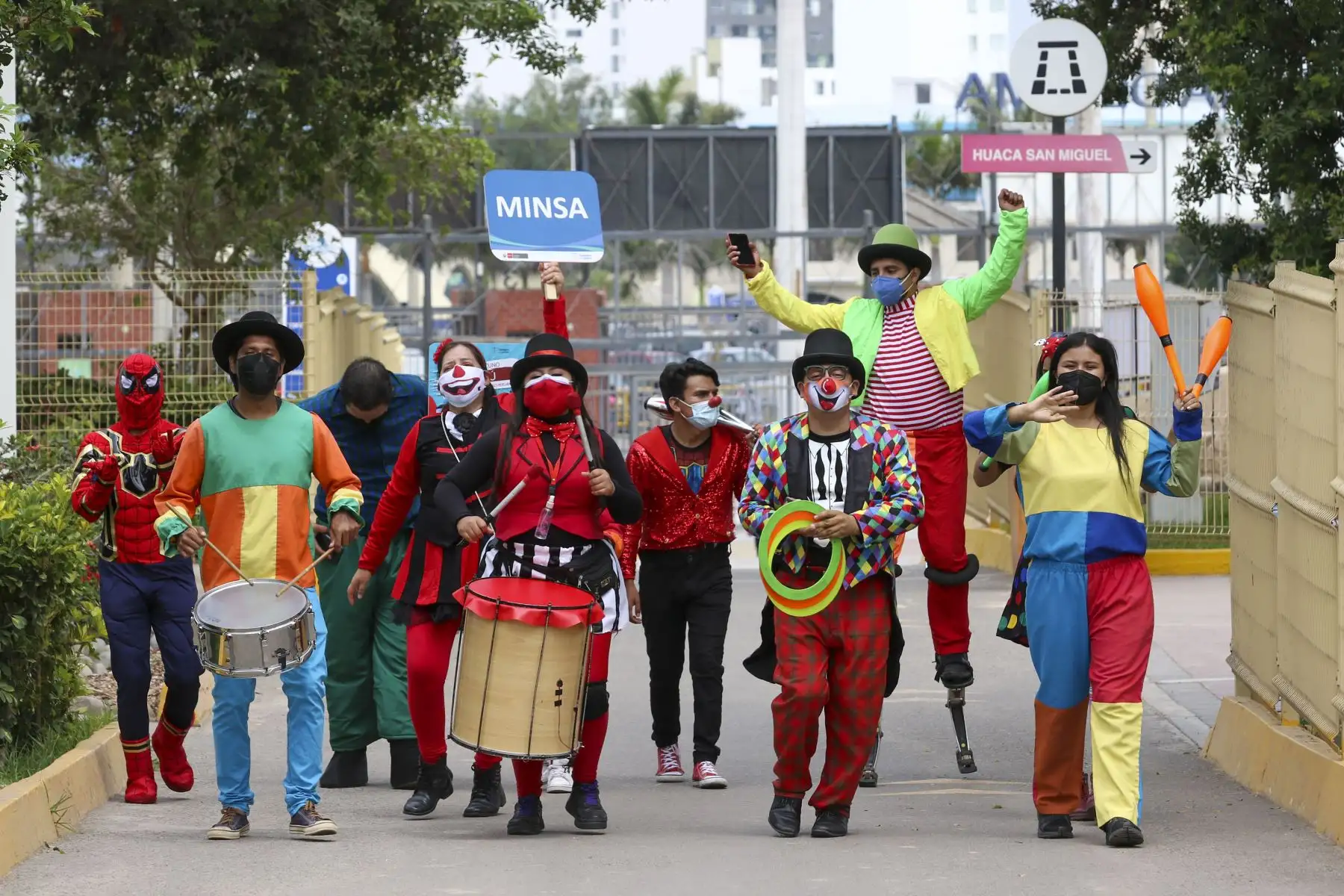 En el marco de las celebraciones por el Día del Niño Peruano, el ministerio de Salud viene realizando una campaña multisectorial de servicios de salud contra la covid 19 en el Parque de las Leyendas en San Miguel. Foto: ANDINA/ Eddy Ramos