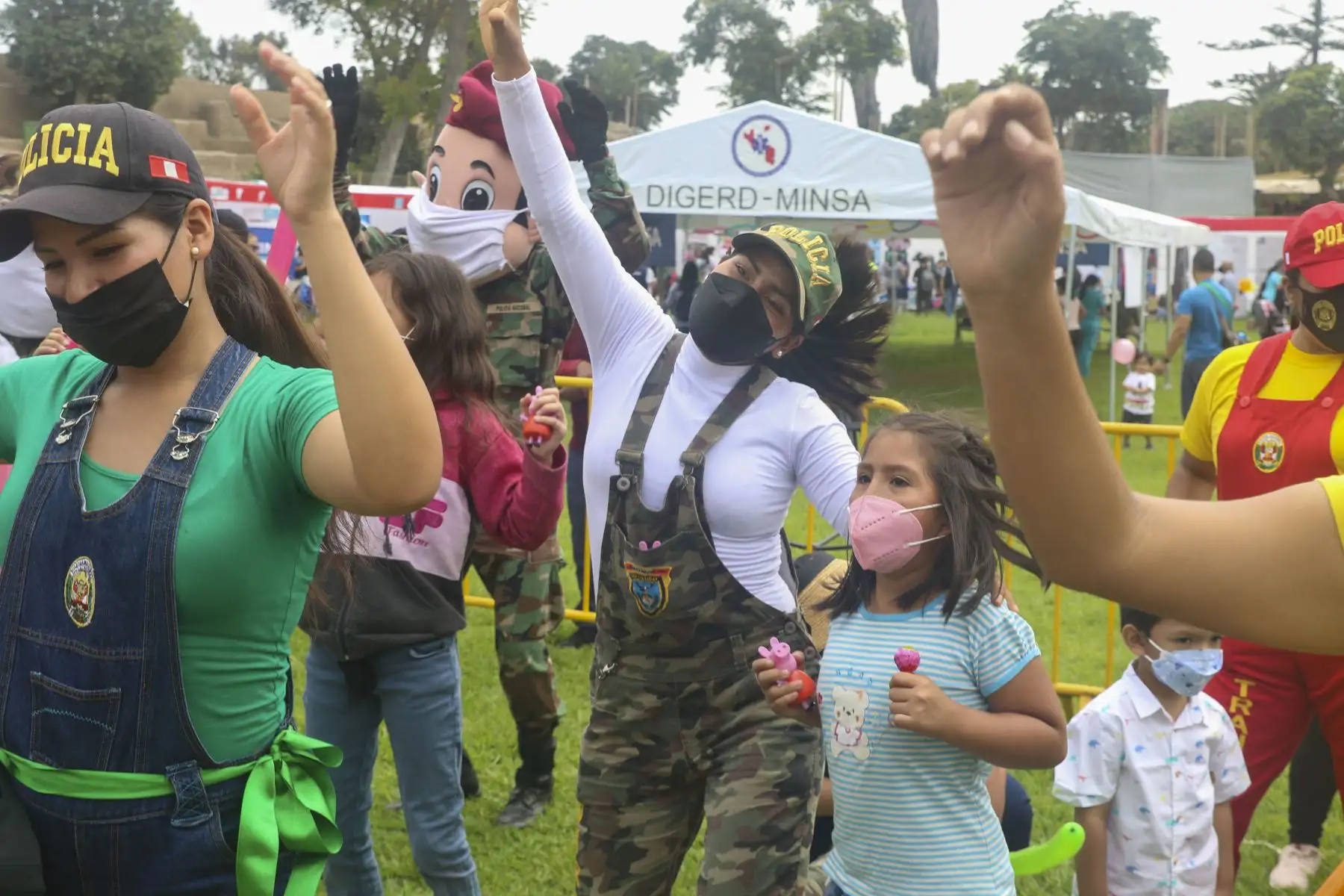 En el marco de las celebraciones por el Día del Niño Peruano, el ministerio de Salud viene realizando una campaña multisectorial de servicios de salud contra la covid 19 en el Parque de las Leyendas en San Miguel. Foto: ANDINA/ Eddy Ramos