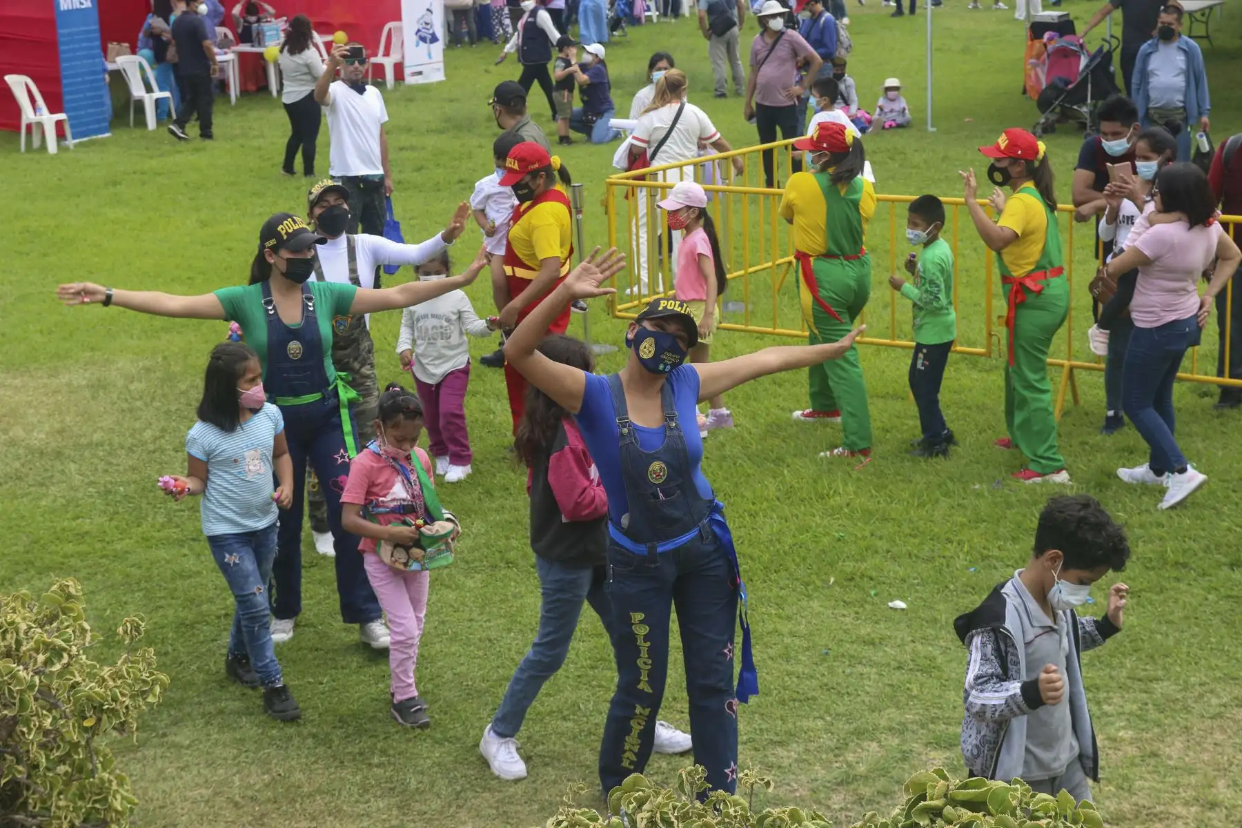 En el marco de las celebraciones por el Día del Niño Peruano, el ministerio de Salud viene realizando una campaña multisectorial de servicios de salud contra la covid 19 en el Parque de las Leyendas en San Miguel. Foto: ANDINA/ Eddy Ramos