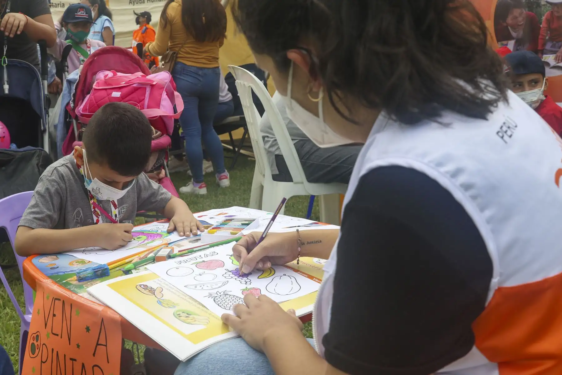En el marco de las celebraciones por el Día del Niño Peruano, el ministerio de Salud viene realizando una campaña multisectorial de servicios de salud contra la covid 19 en el Parque de las Leyendas en San Miguel. Foto: ANDINA/ Eddy Ramos