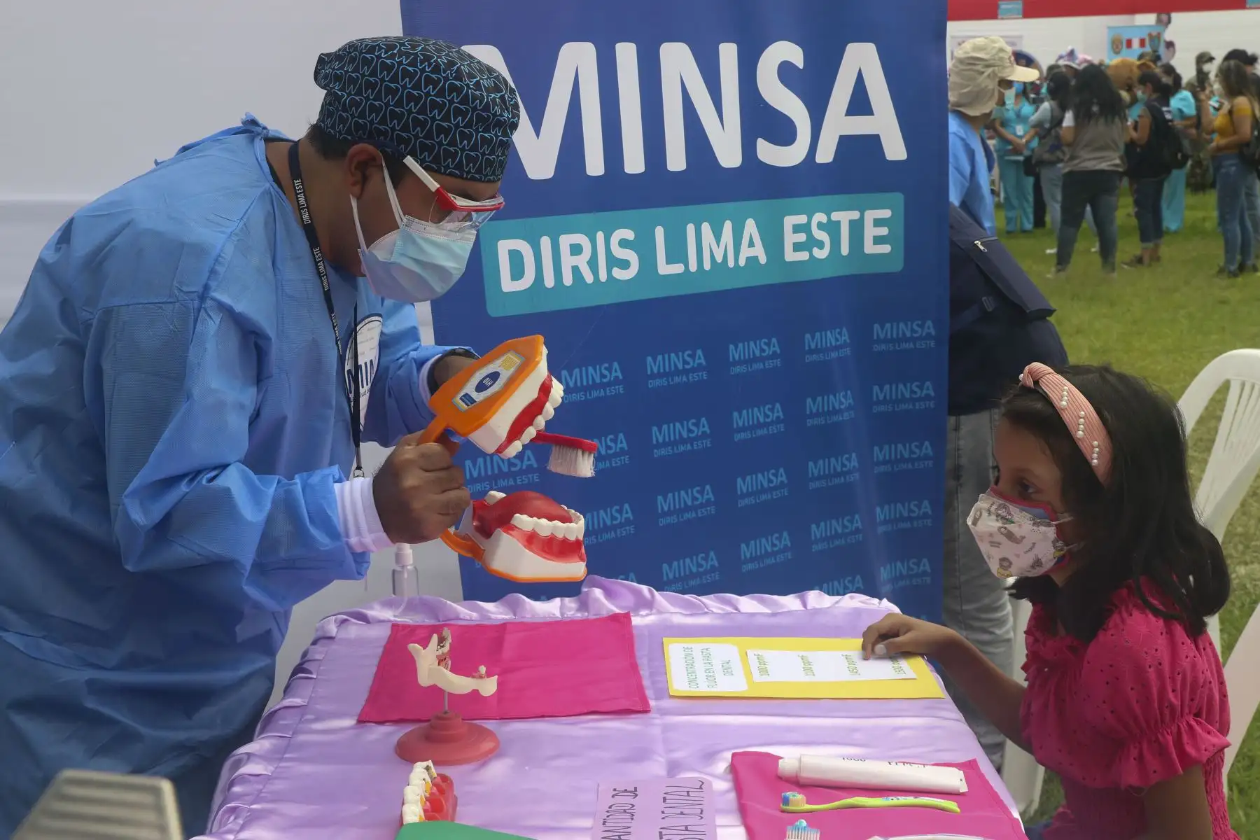 En el marco de las celebraciones por el Día del Niño Peruano, el ministerio de Salud viene realizando una campaña multisectorial de servicios de salud contra la covid 19 en el Parque de las Leyendas en San Miguel. Foto: ANDINA/ Eddy Ramos