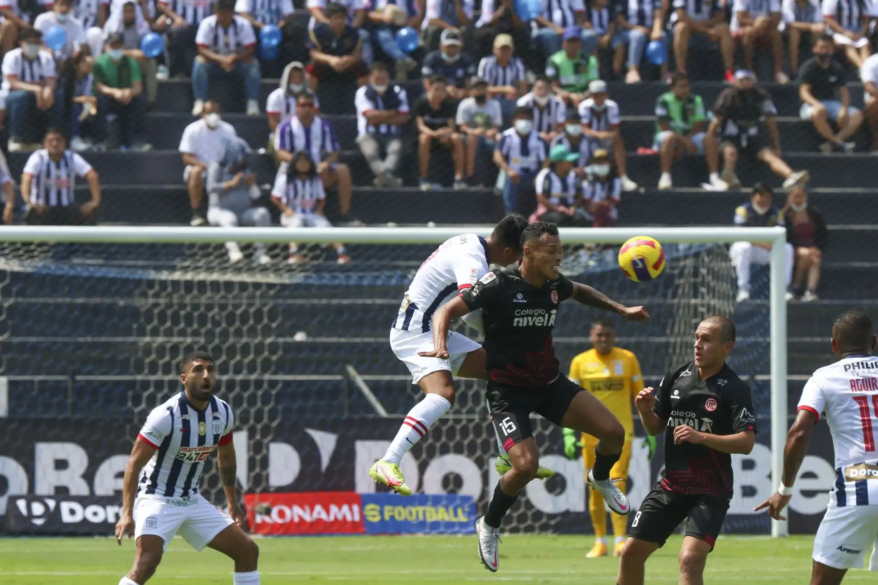 Alianza Lima se enfrenta a UTC en un partido de la fecha 9 de la Liga 1 en el Estadio Alejandro Villanueva en la Victoria. Foto: ANDINA/Eddy Ramos