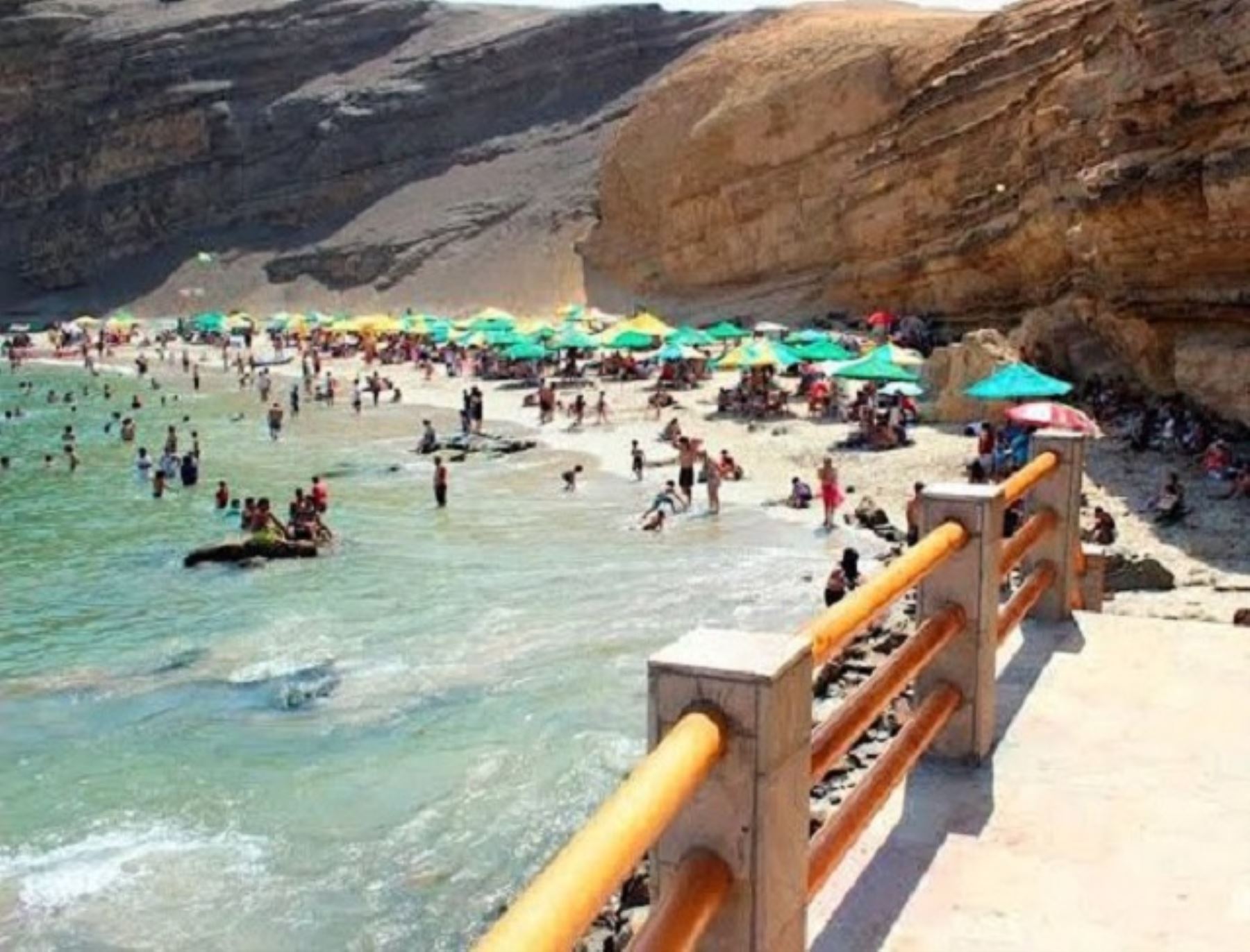 El balneario de Paracas, región Ica, espera recibir a más de 30,000 turistas durante el feriado largo por Semana Santa, la mayoría de viajeros procederán de Lima. ANDINA/Difusión