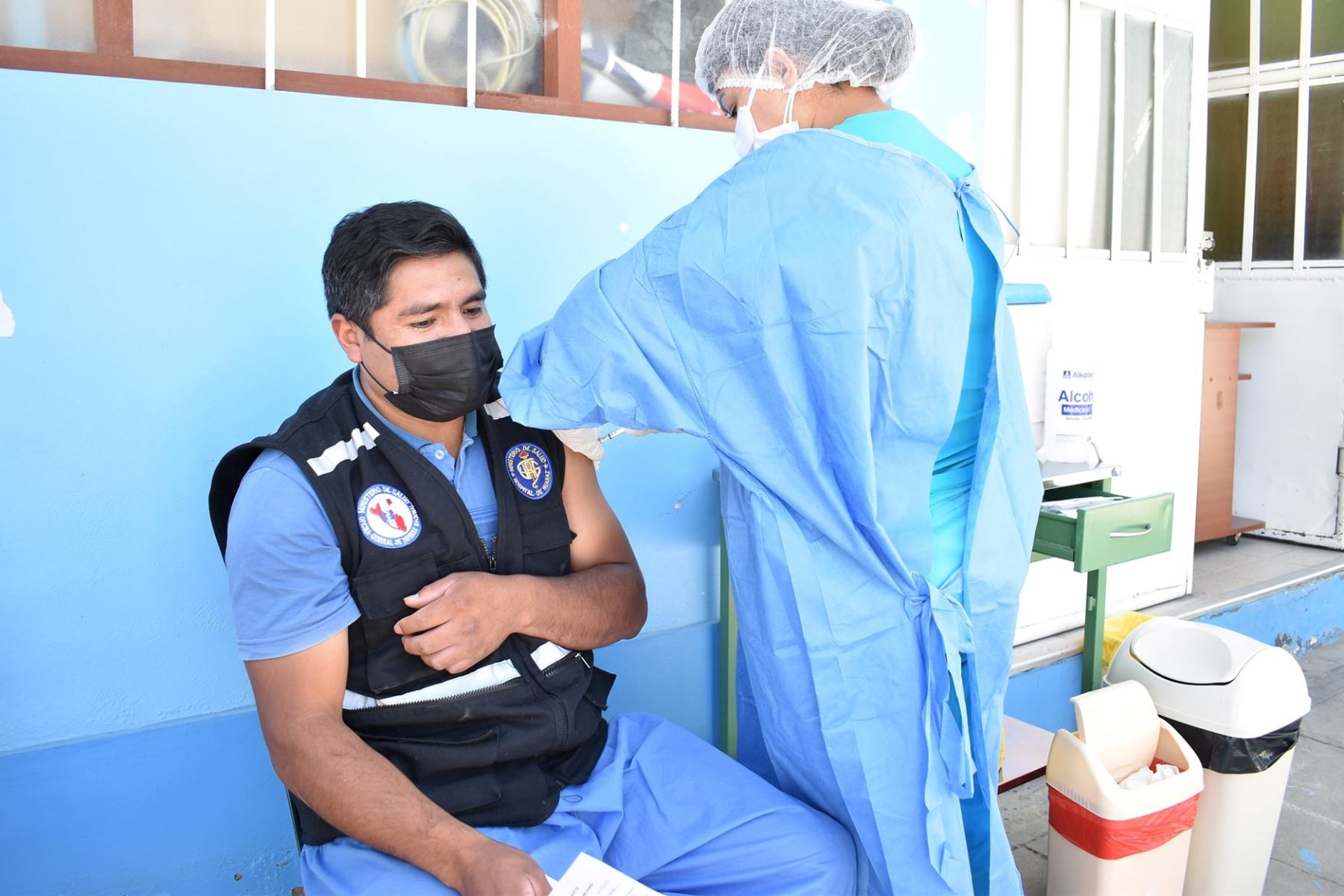 Personal de salud recibe la cuarta dosis contra la covid-19 en la región Áncash. Foto: ANDINA/Difusión