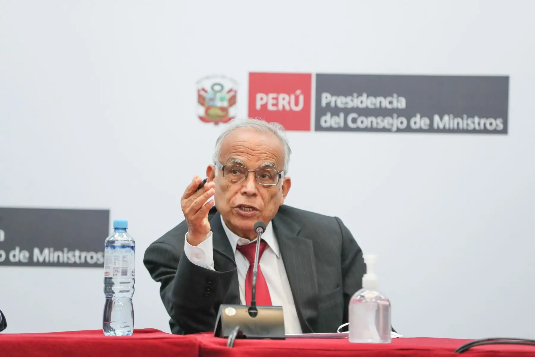 Durante reunión de trabajo  con autoridades de Espinar, el premier Aníbal Torres anunció la reinstalación de la Mesa de Diálogo para el desarrollo de Espinar para el 29 de abril del presente año. 
Foto: ANDINA/Difusión