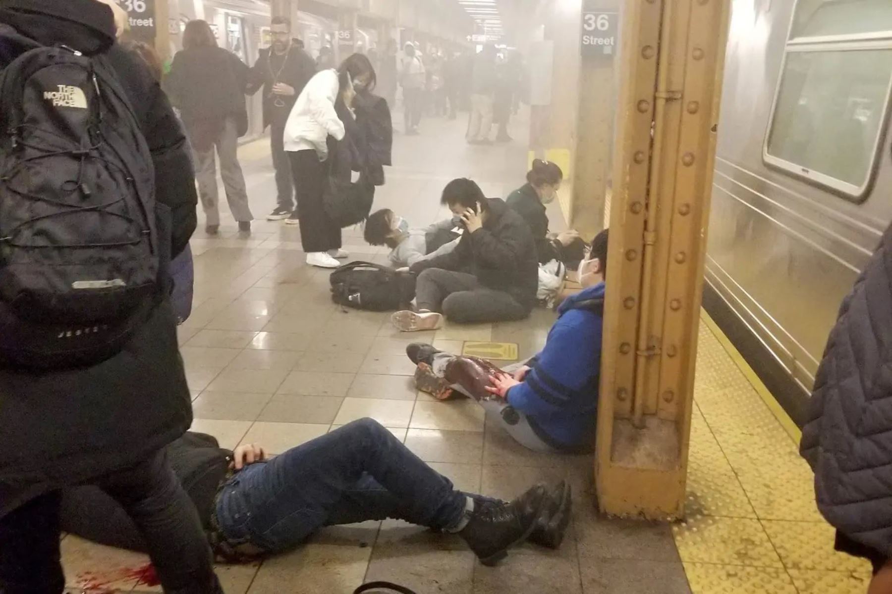 Tiroteo en estación del metro en Brooklyn, Nueva York; hay varios heridos.  Foto: Armen Armenian/Facebook