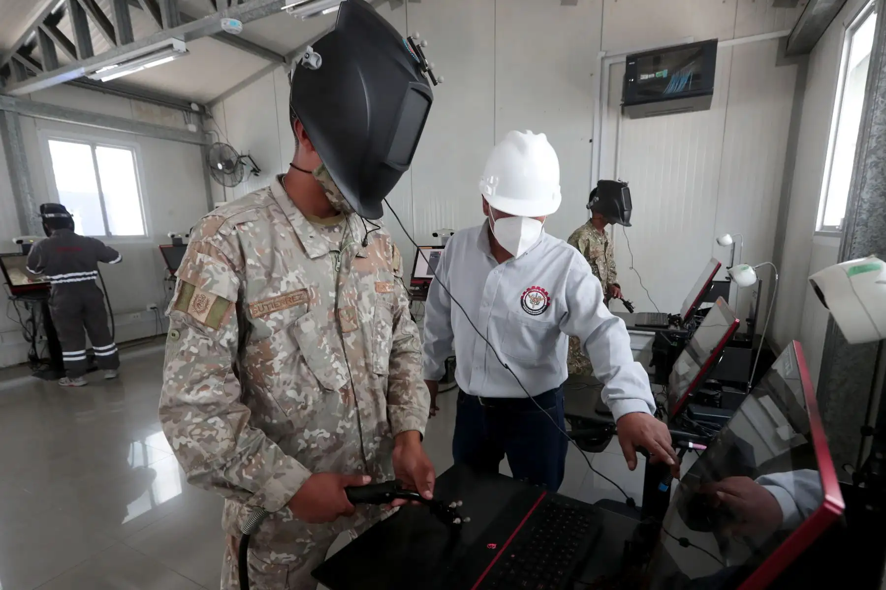 El IESTPFFAA ofrece de manera gratuita a los jóvenes que realizaron el servicio militar 12 carreras técnicas con alta demanda en el mercado laboral, que son Computación e Informática, Análisis de Sistemas, Mecánica Automotriz, Mecánica de Producción, Mantenimiento de Maquinaria, Construcción Civil, Topografía, Electrónica Industrial, Administración de Recursos Forestales, Administración Hotelera, Explotación Minera e Industrias Alimentarias. Foto: MINDEF