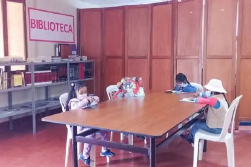 La recepción de todo este material estuvo a cargo de los gestores institucionales de las 21 plataformas de servicios, quienes resaltaron que con esta donación las bibliotecas se convertirán en un espacio de encuentro de niños, padres y docentes.