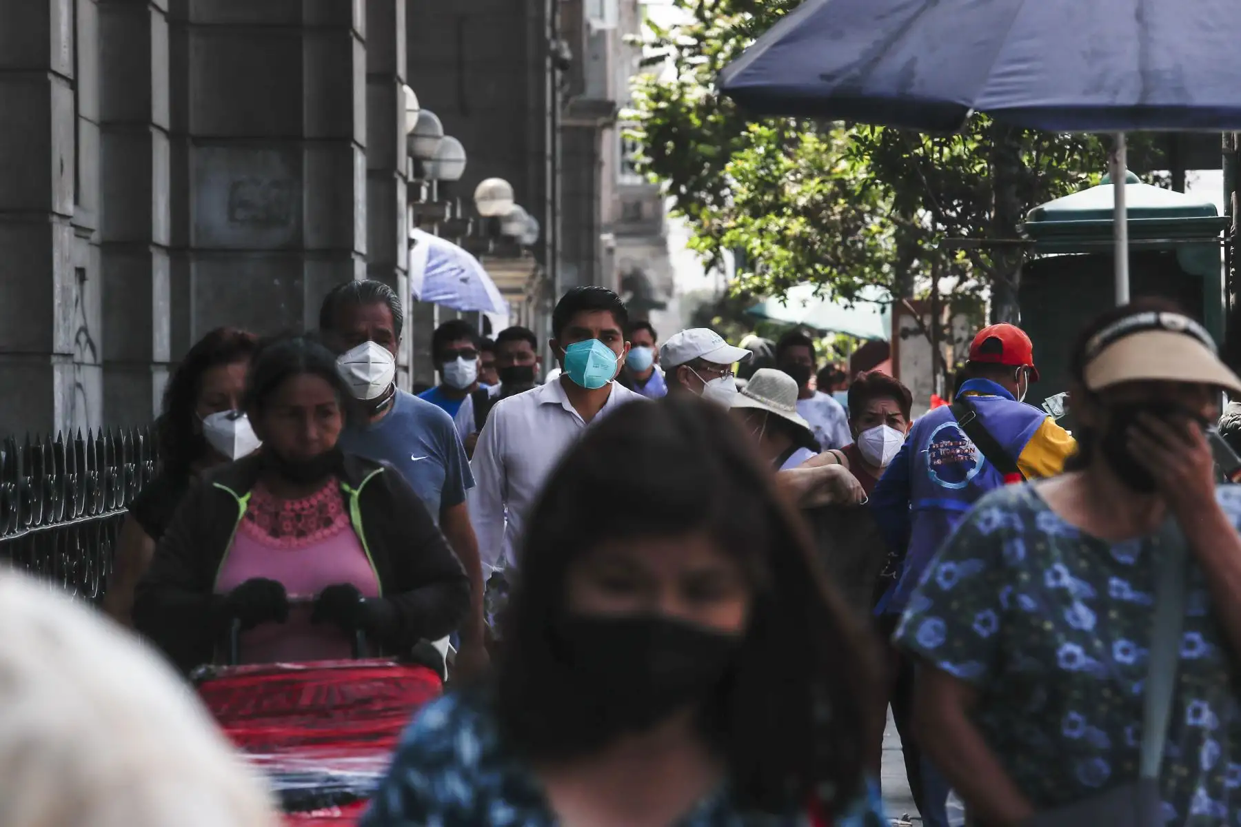 Uso de la mascarilla seguirá siendo obligatoria a causa del bajo nivel de vacunación.