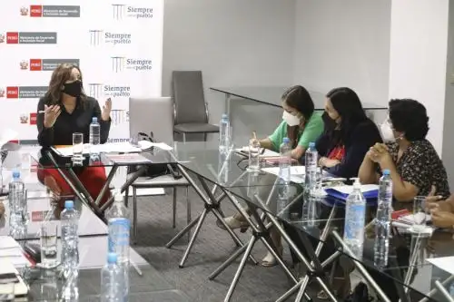 La ministra Dina Boluarte (Midis) lideró reunión de trabajo sobre ollas comunes en Lima. ANDINA/Difusión