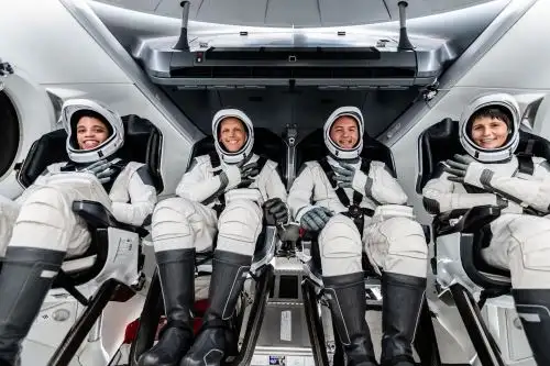 La misión Crew-4 volará una nueva nave espacial Crew Dragon y se lanzará en un propulsor Falcon 9, encargado de otras misiones al espacio. Foto: NASA