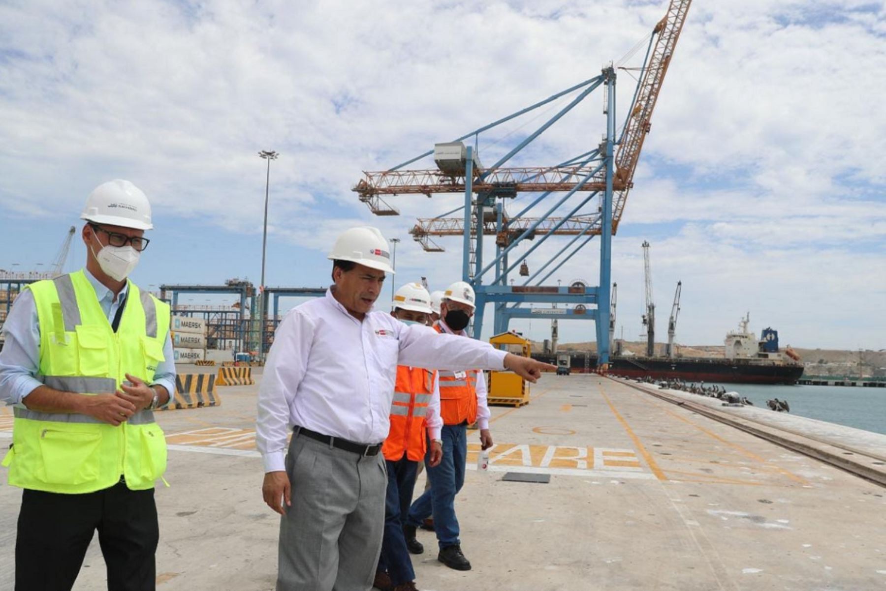 Ministro de Transportes y Comunicaciones, Nicolás Bustamante, inauguró la ampliación del Muelle Marginal del Terminal Portuario de Paita, región Piura. Foto: cortesía.