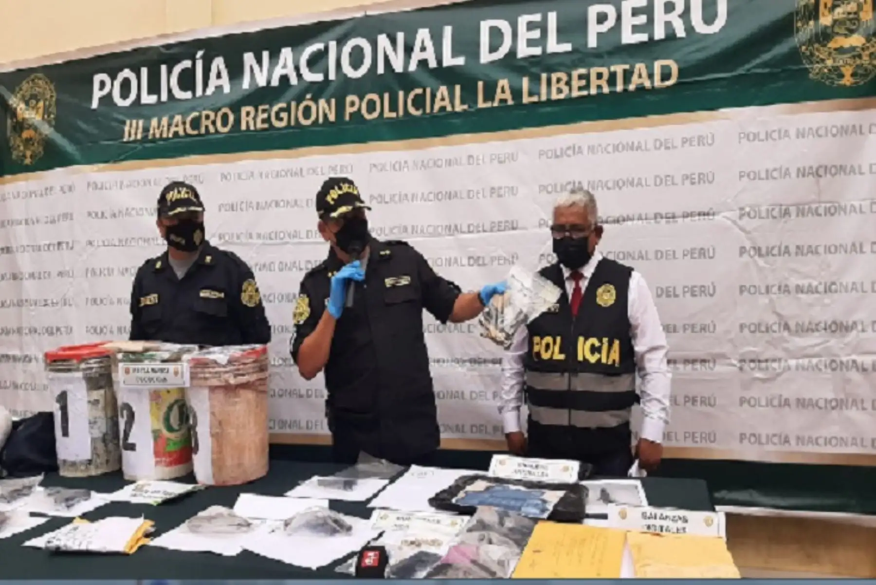 Los sicarios también dispararon contra el suboficial Carlos Llajaruna Paredes, quien acompañaba a Benites Joaquín, y ahora se encuentra internado en el hospital Belén de Trujillo. Su situación es de carácter reservado.