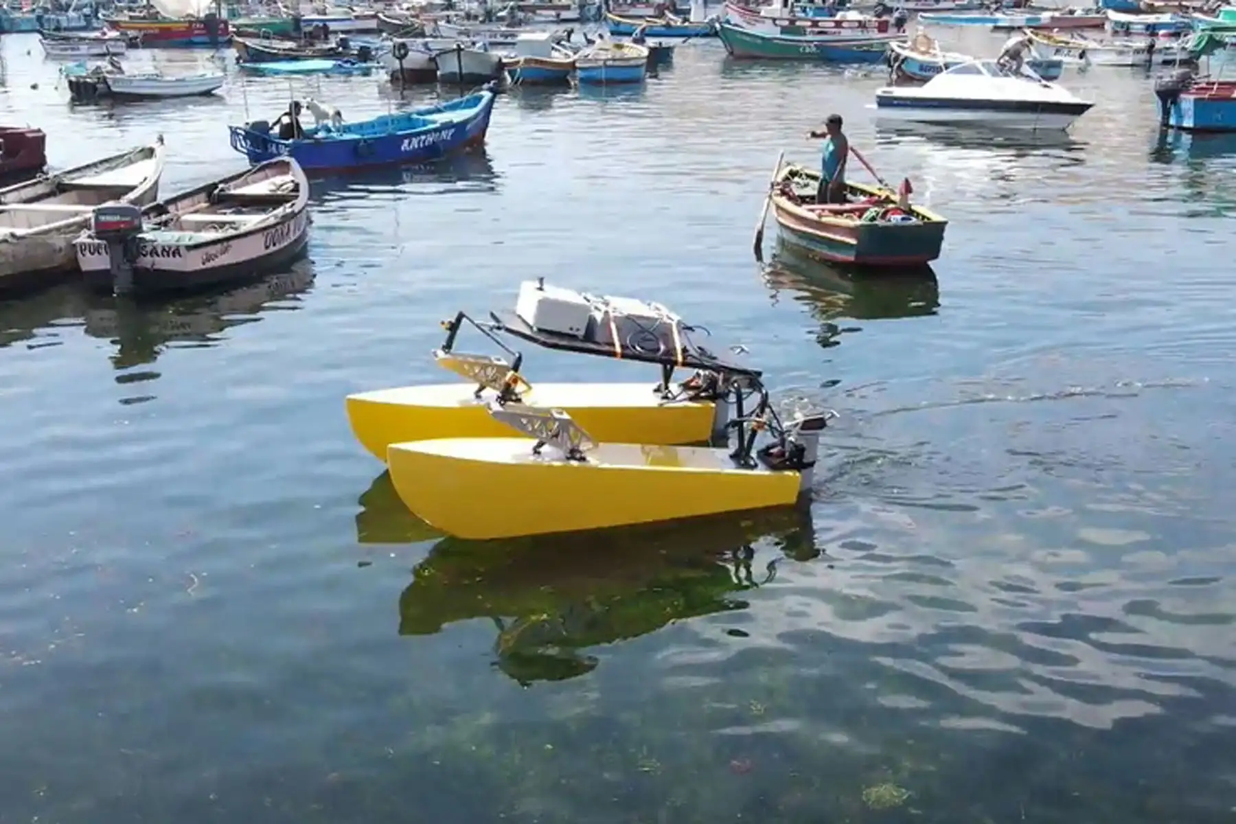 Dispositivo robótico permite tomar muestras del fondo marino y capturar fotos y videos en tiempo real del lecho oceánico. Foto: Tumi Robotics.