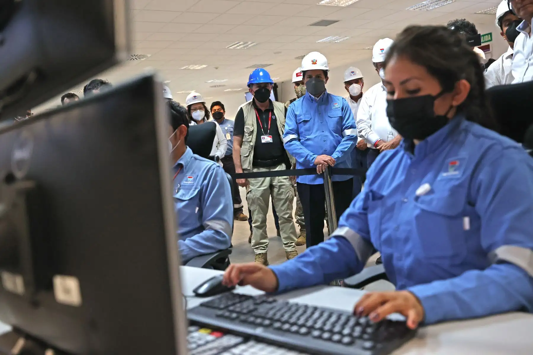 El presidente Pedro Castillo, junto al Primer Ministro, Aníbal Torres y el titular del Ministerio de Energía y Minas, Carlos Palacios, participaron en el inicio de las pruebas de arranque gradual y progresivo de la Nueva Refinería Talara, a cargo de Petroperú en la región Piura.
Foto: ANDINA/Presidencia Perú